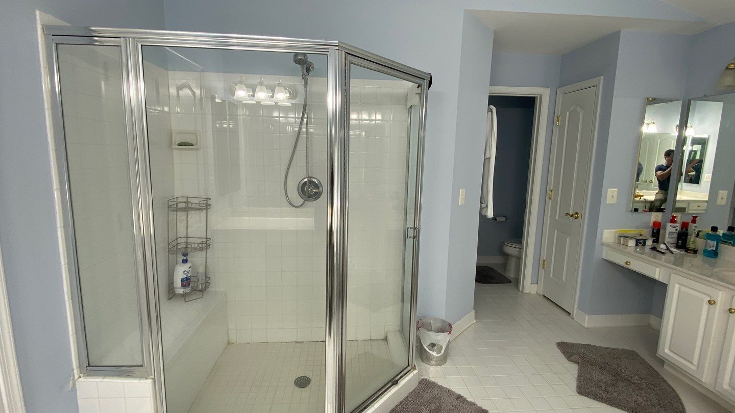 Bathroom Remodel using porcelain tiles , wood make vanetys , mirross , bathroom accessories  by Jesus Master Handyman LLC 