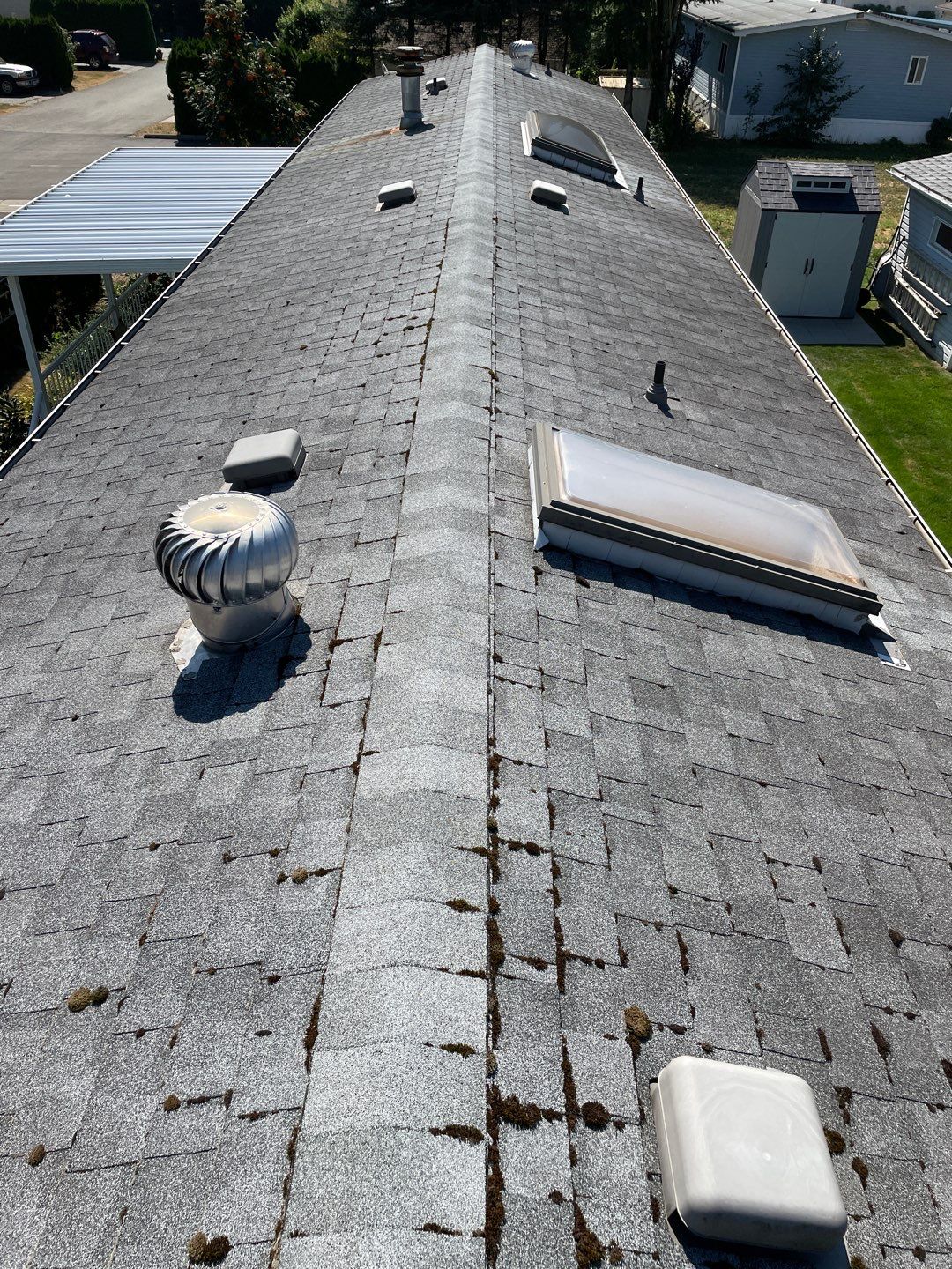 Residential Roofing Installation using OC Oakridge shingles by Top Notch Roofing Inc