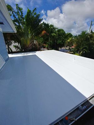Silicone Roof Coating in West Palm Beach – Waterproof, Energy-Efficient & Long-Lasting Protection