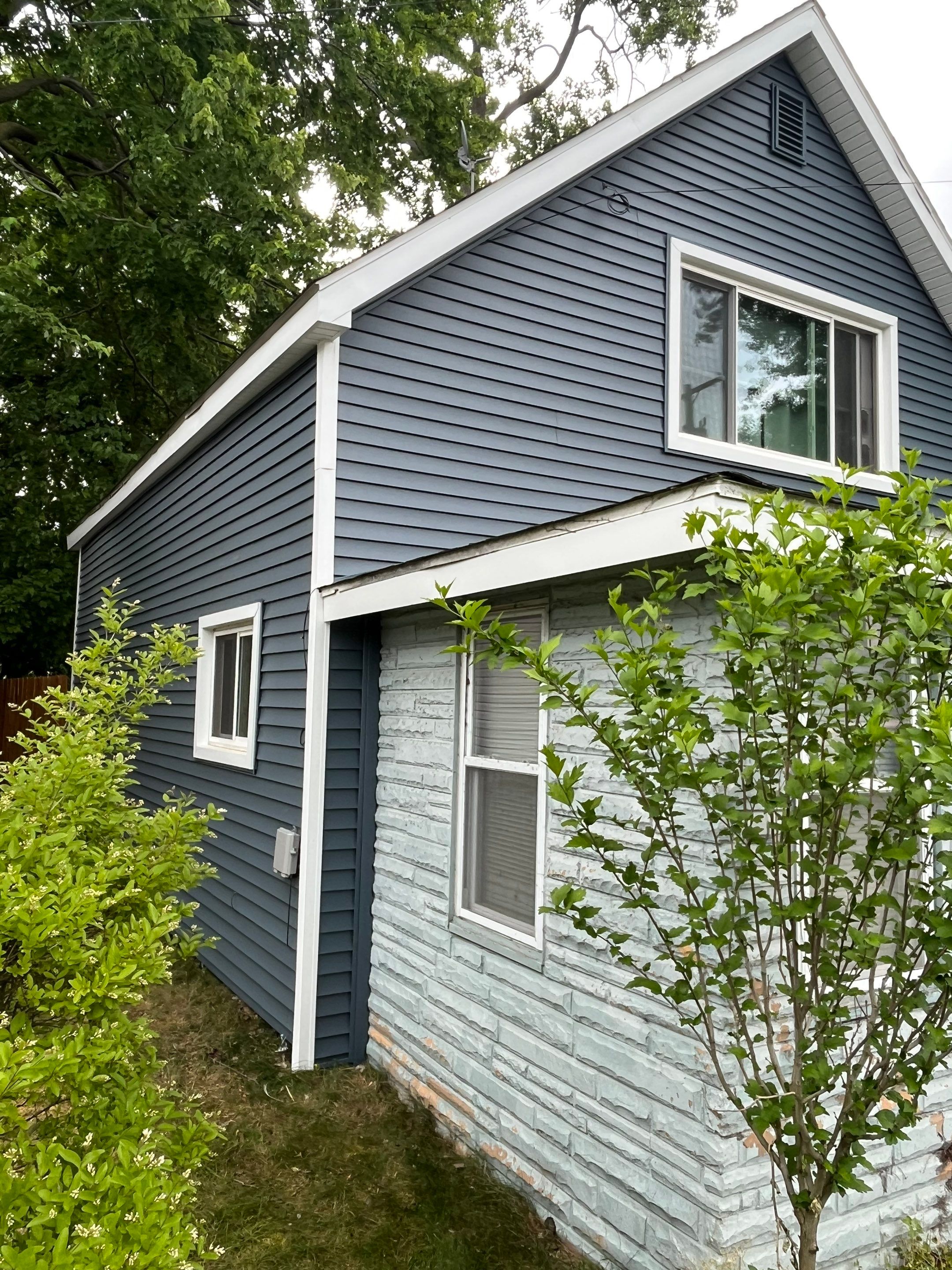 Siding Replacement using CertainTeed Restoration Classis D4 by 180 Contractors