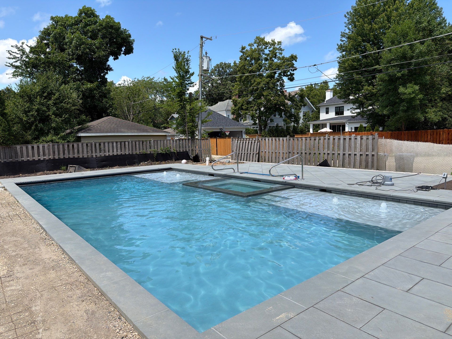 Platino Pool with Center Spa by North Shore Pool & Spa