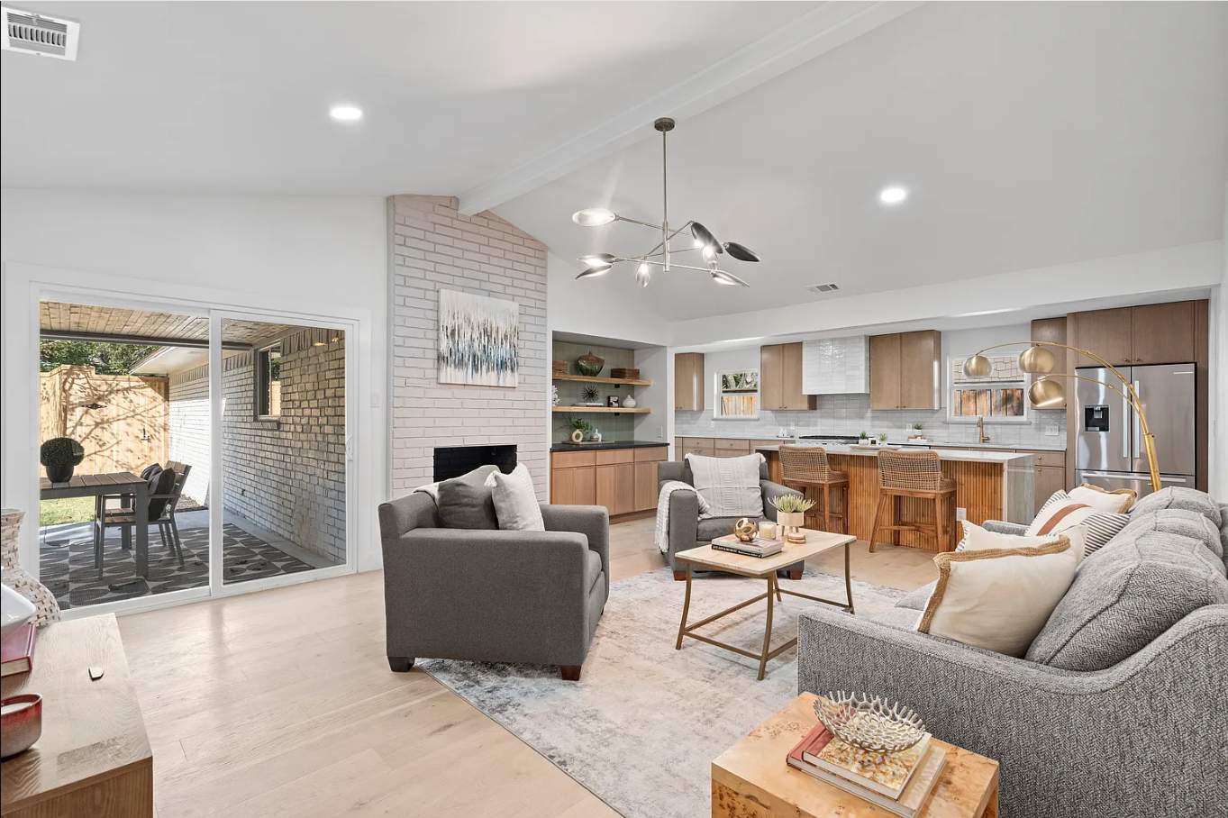 Layout-Loving Kitchen: Premium Cabinets Delivered in 7 Days Flat by Tibi Soli LLC