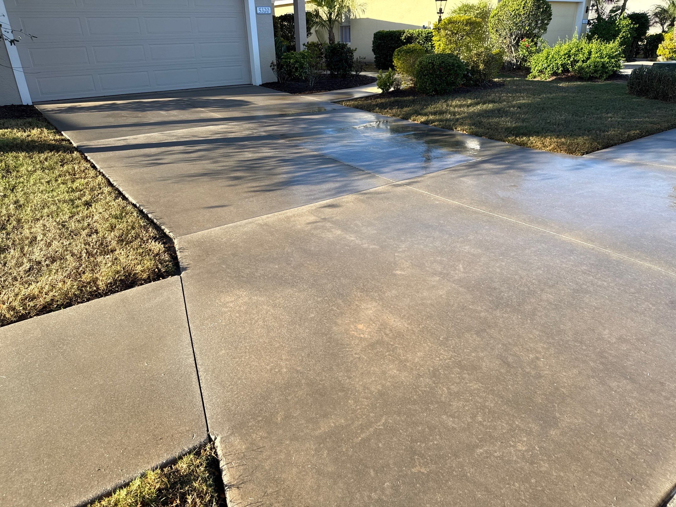 Driveway & Concrete Cleaning – River Sound Community, Bradenton, FL by Sunshine AquaWash