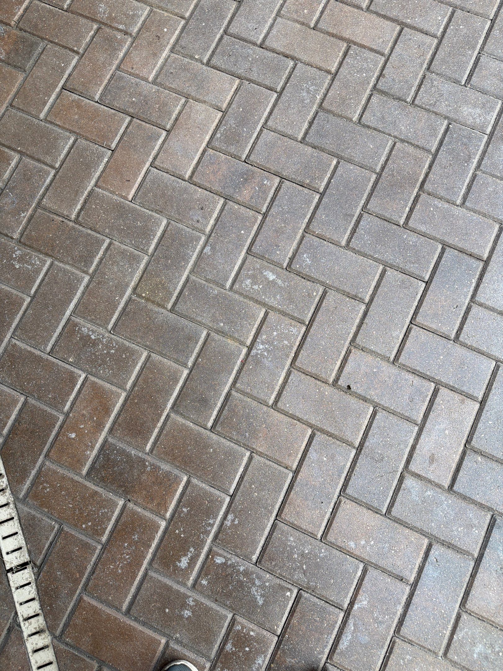 Valencia Lakes Paver Stripping and Sealing for Full Residential Property by Supreme Paver Experts