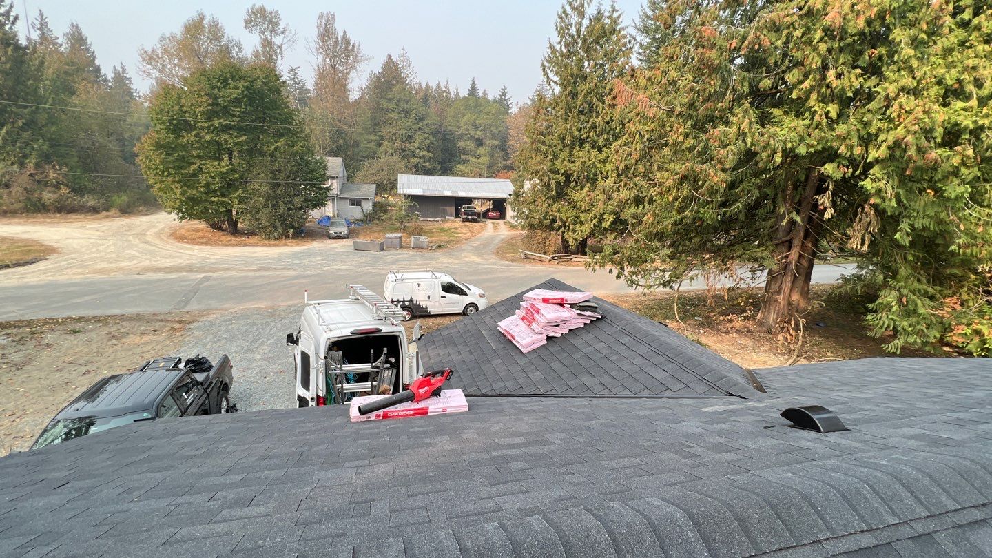 Residential Roofing Installation using OC Oakridge shingles by Top Notch Roofing Inc