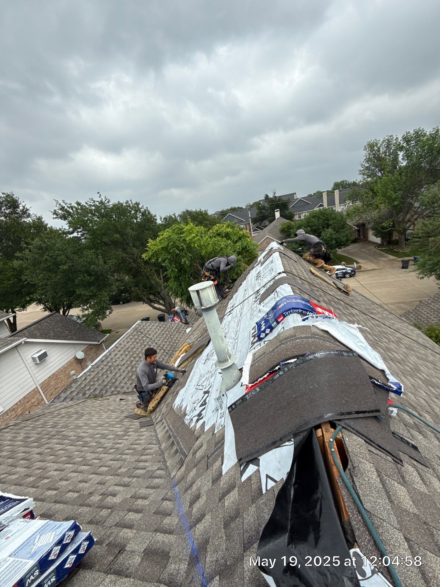GAF HDZ - Weathered Wood by Elite Roofing LLC
