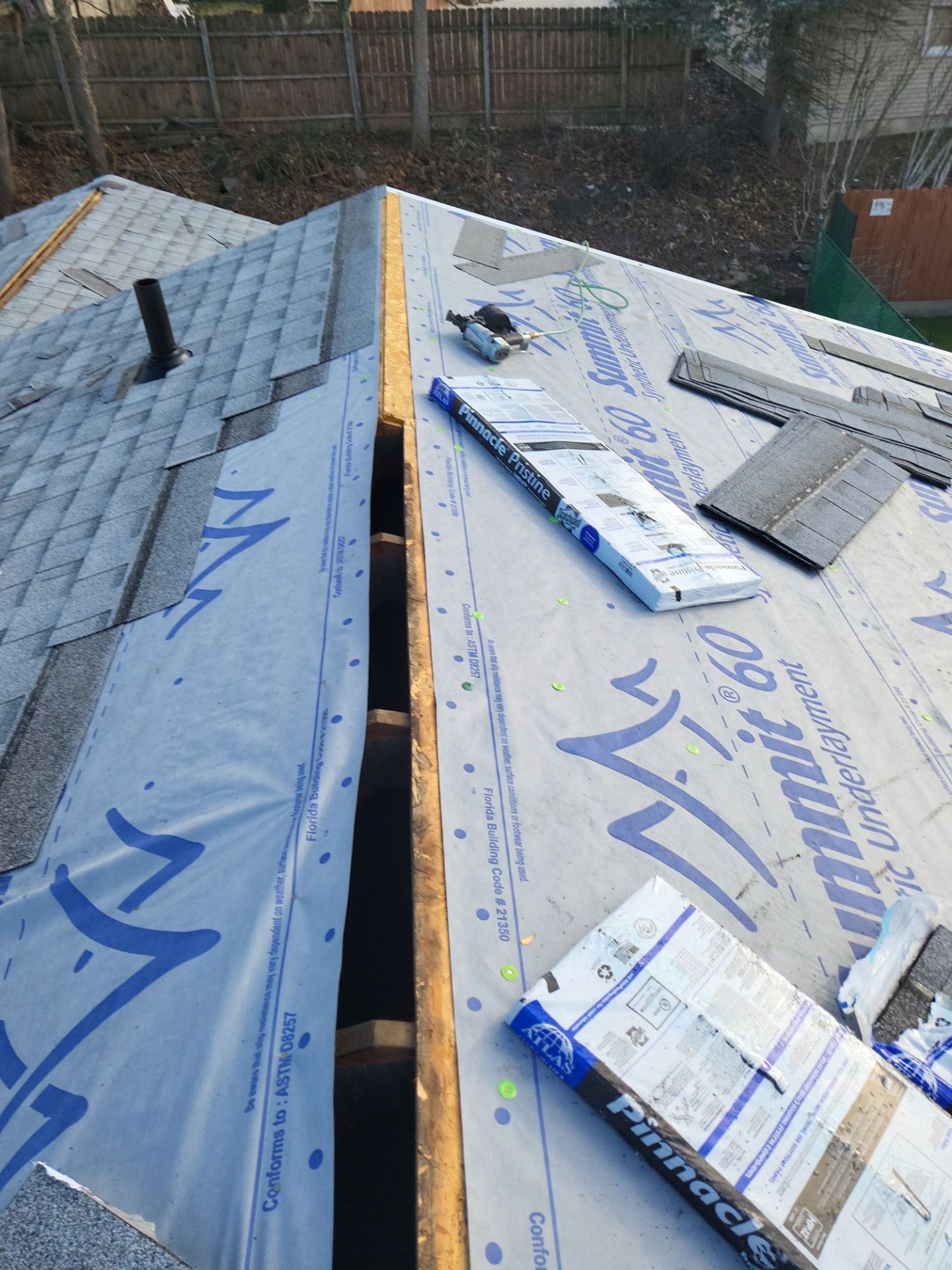 Atlas Pinnacle, Color: Oyster Shell, Drip Edge: White by Eagle Eye Roofing