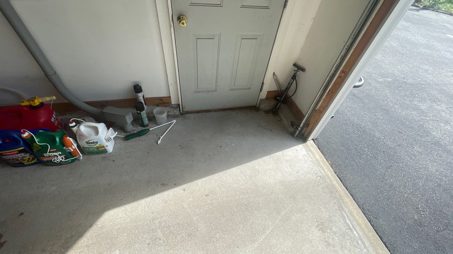 Garage in Londonderry, NH 03053 by Symphony Concrete Coatings