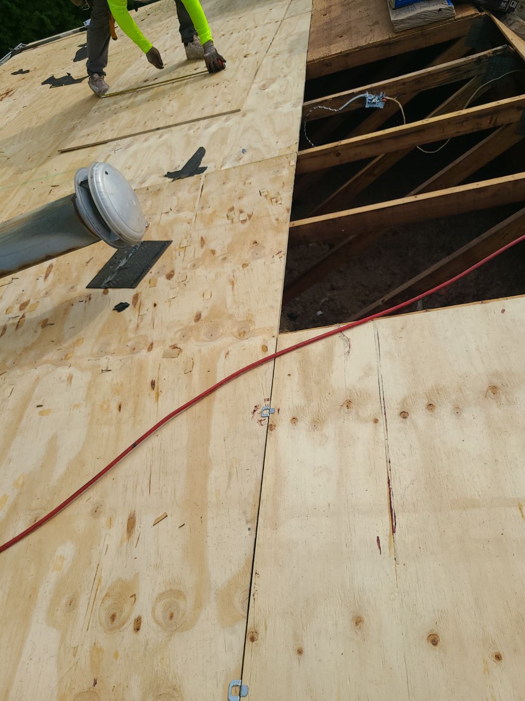 Falls Church: CertainTeed Landmark Pro Designer Shingles in Max Def Pewterwood by RM Banning, Inc.