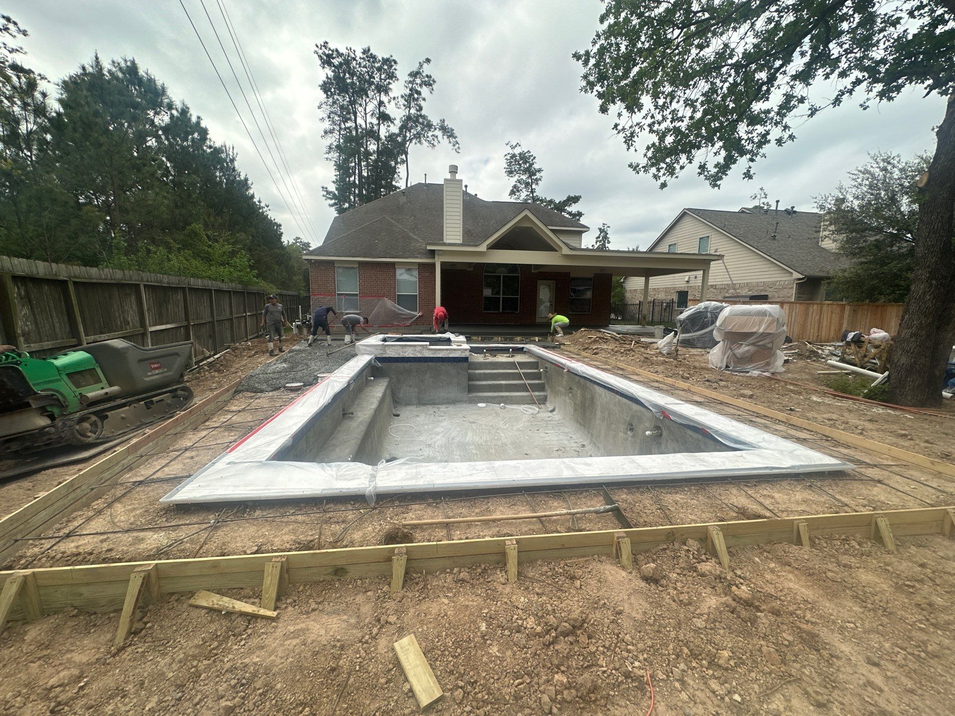 Pool, Patio Cover and Summer Kitchen in Creekside by SophAlx LLC