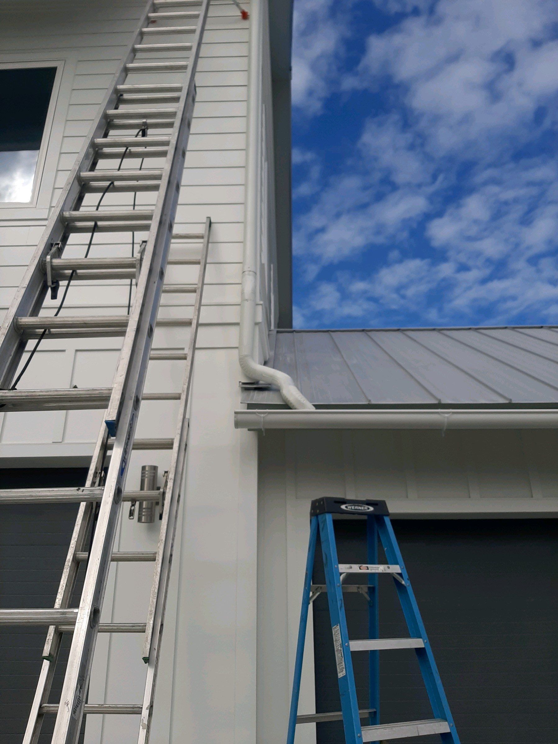 Gutter Installation Using 6 Inch Seamless Aluminum Gutters by Gutter Professors