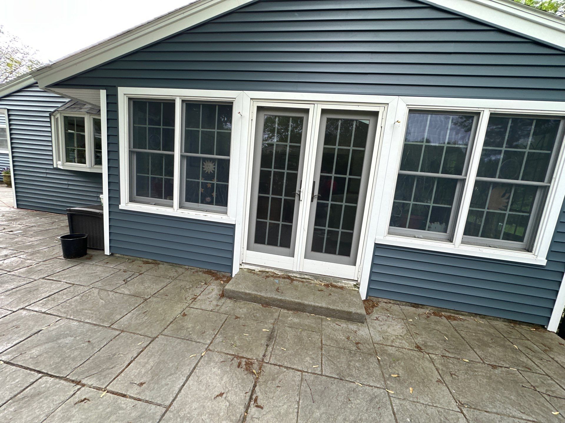Vinyl Siding Transformation – Pacific Blue by Mighty Dog Roofing of Greater Middlesex County