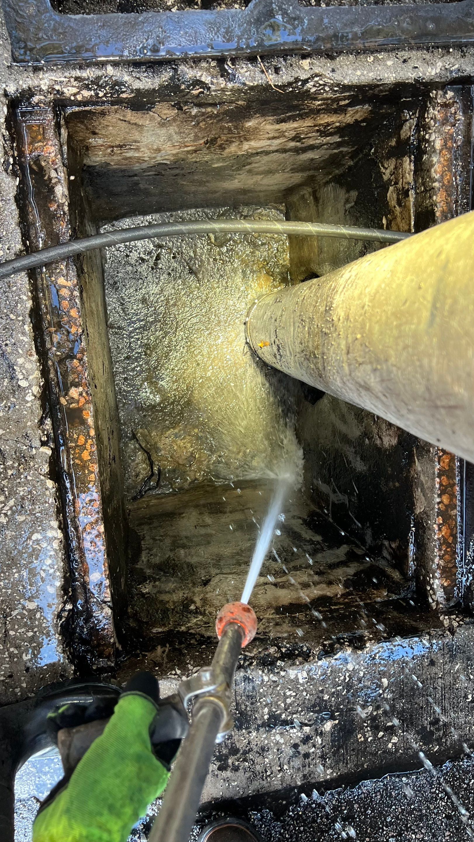 Apartment Complex Storm Water System Cleaning and Maintenance by APS Power & Water