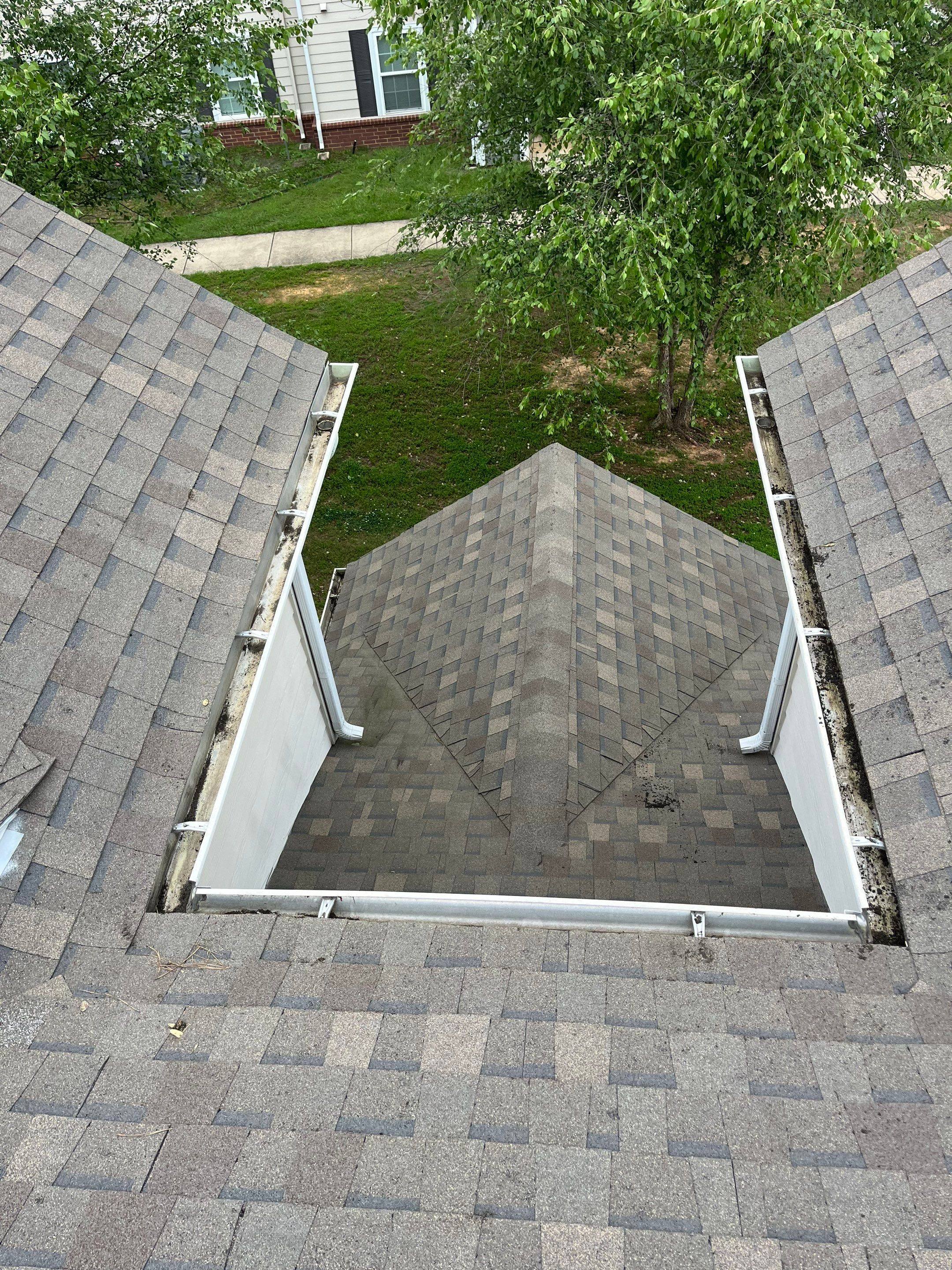 HOA gutter cleaning after photo.