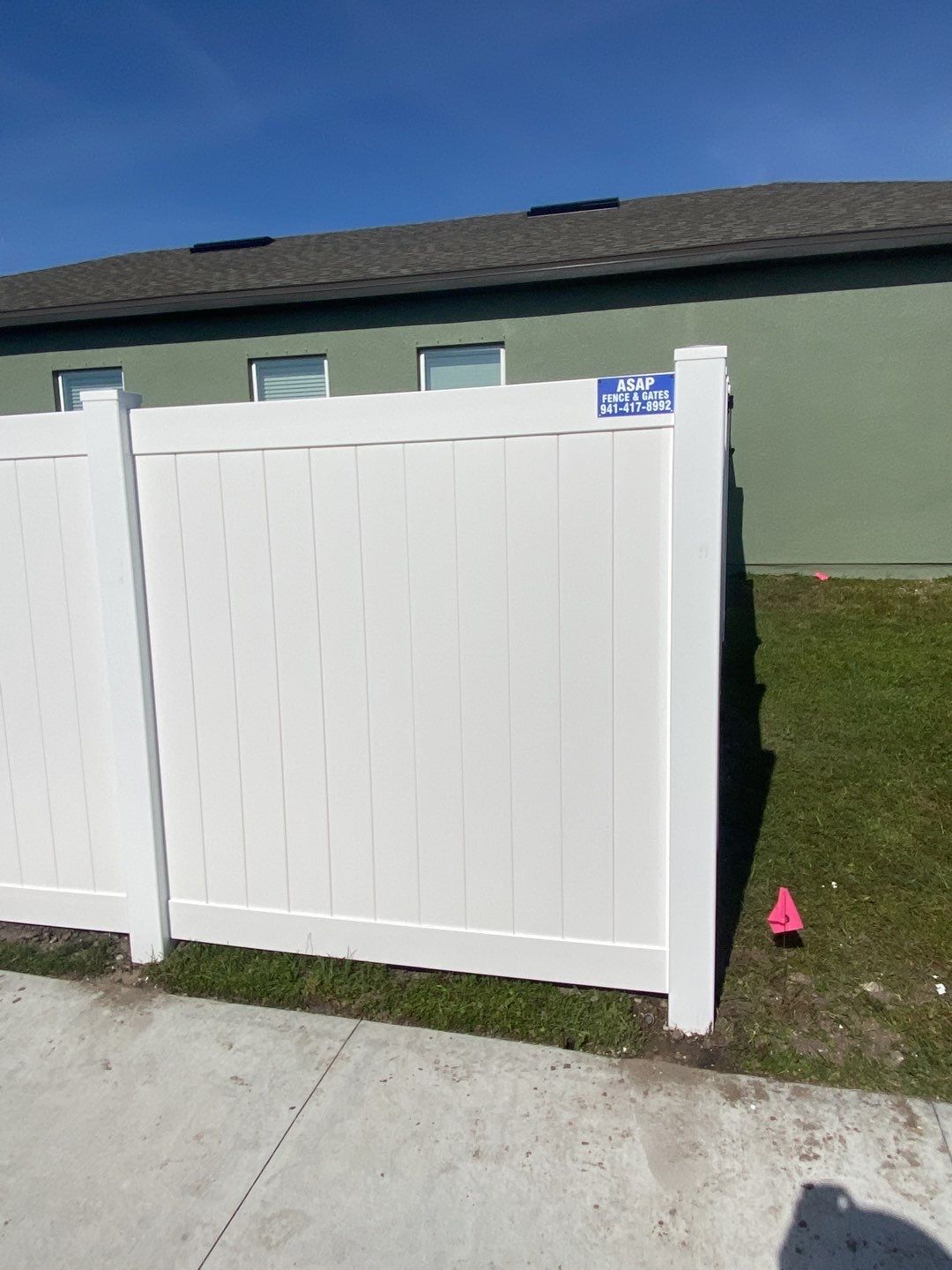 Ruskin, FL  6 ft. Tall White Vinyl Privacy Fence  by Asap fence and gates, LLC