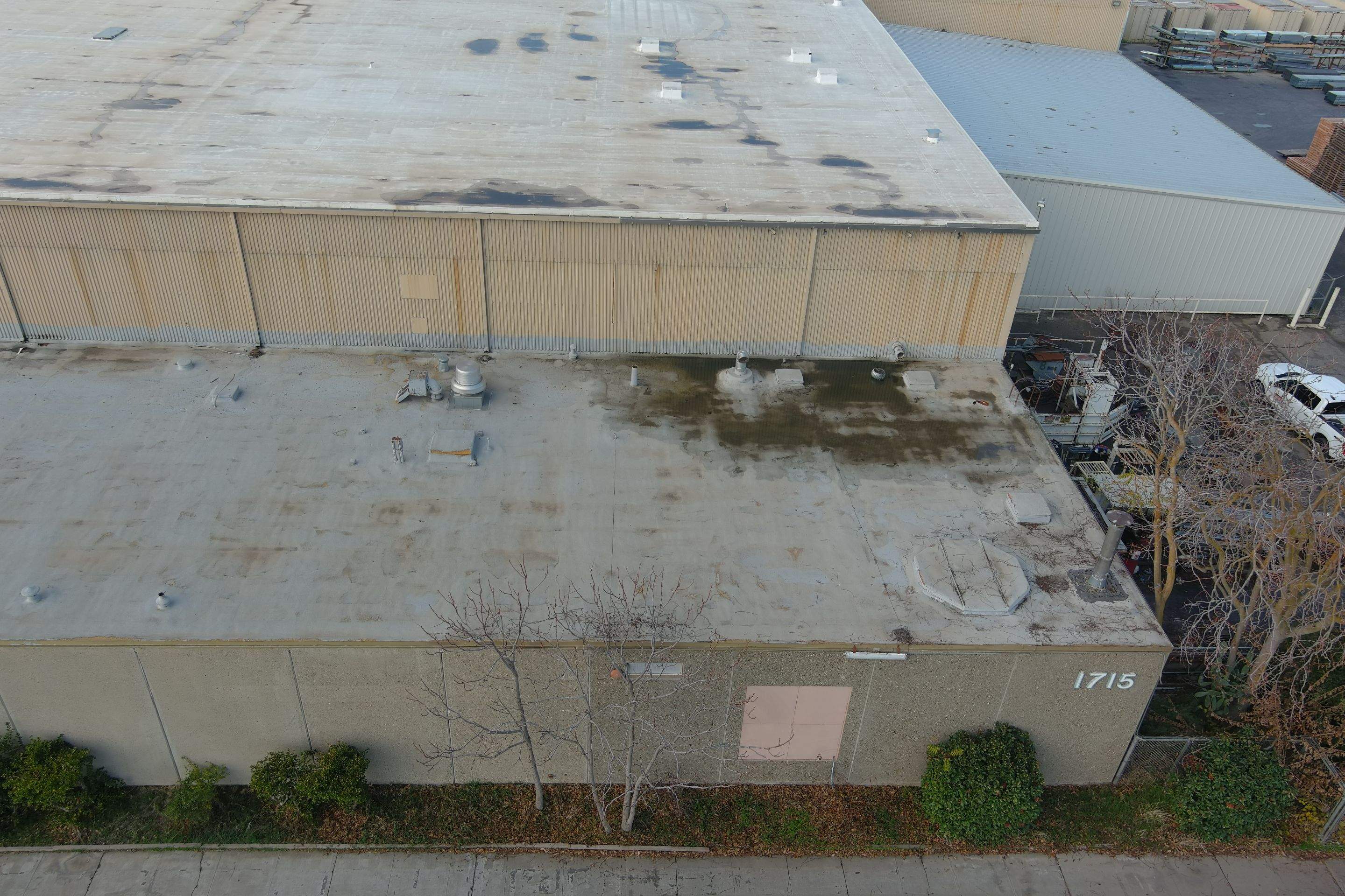 TPO single-ply roofing system using GAF by Straight Edge Roofing Inc