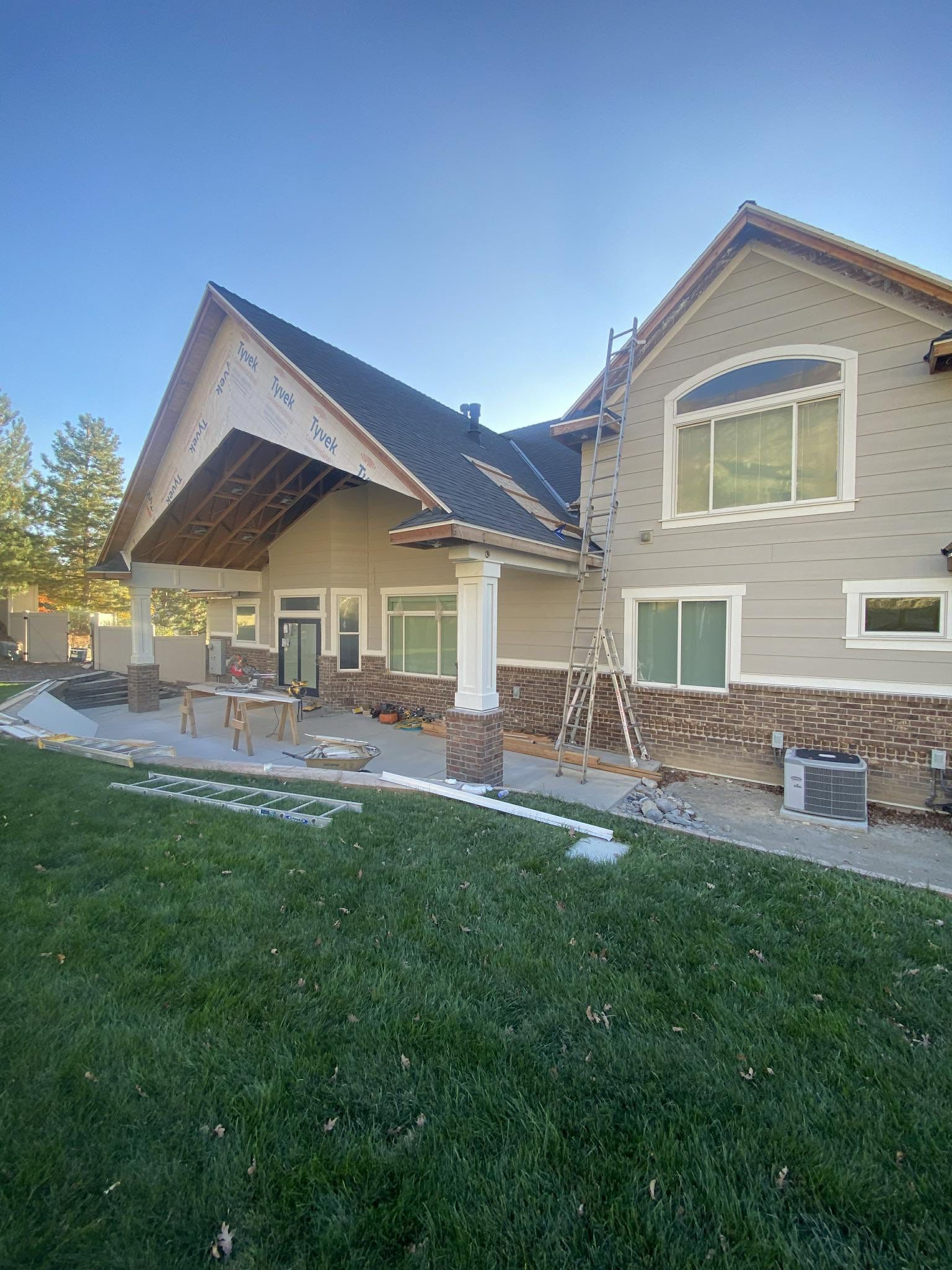 Cedar Hills | Architectural Hardie Redesign | Weaved Corners & SW Amazing Gray by Ideal Siding Utah