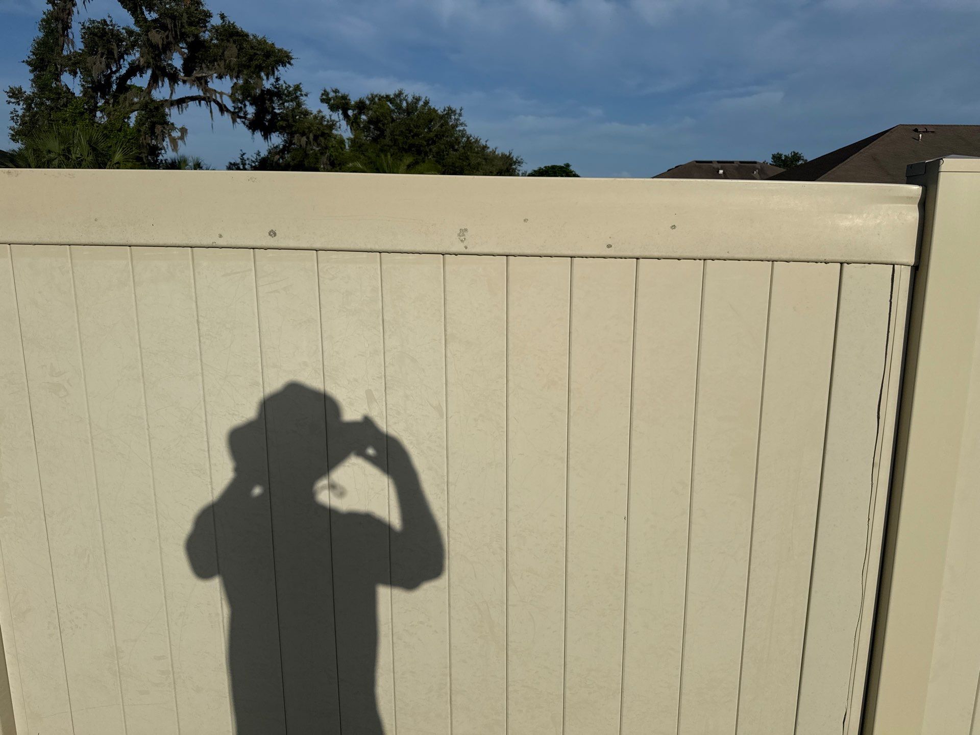 2-Story Stucco House Wash & Tan Vinyl Fence Cleaning | Sheffield Glen Palmetto, FL by Sunshine AquaWash