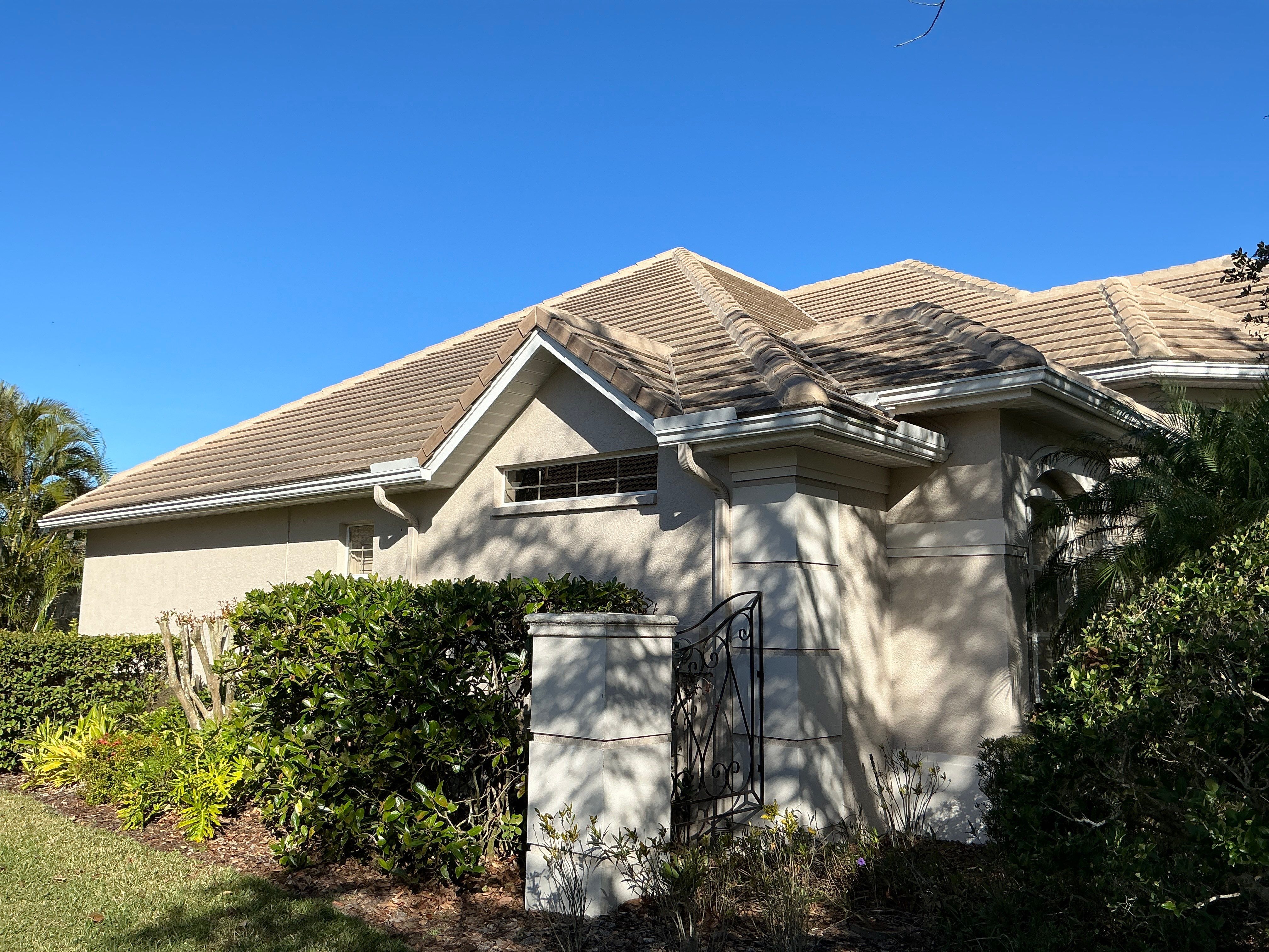 White Seamless Gutters for Florida's cities  by Gutter Professors