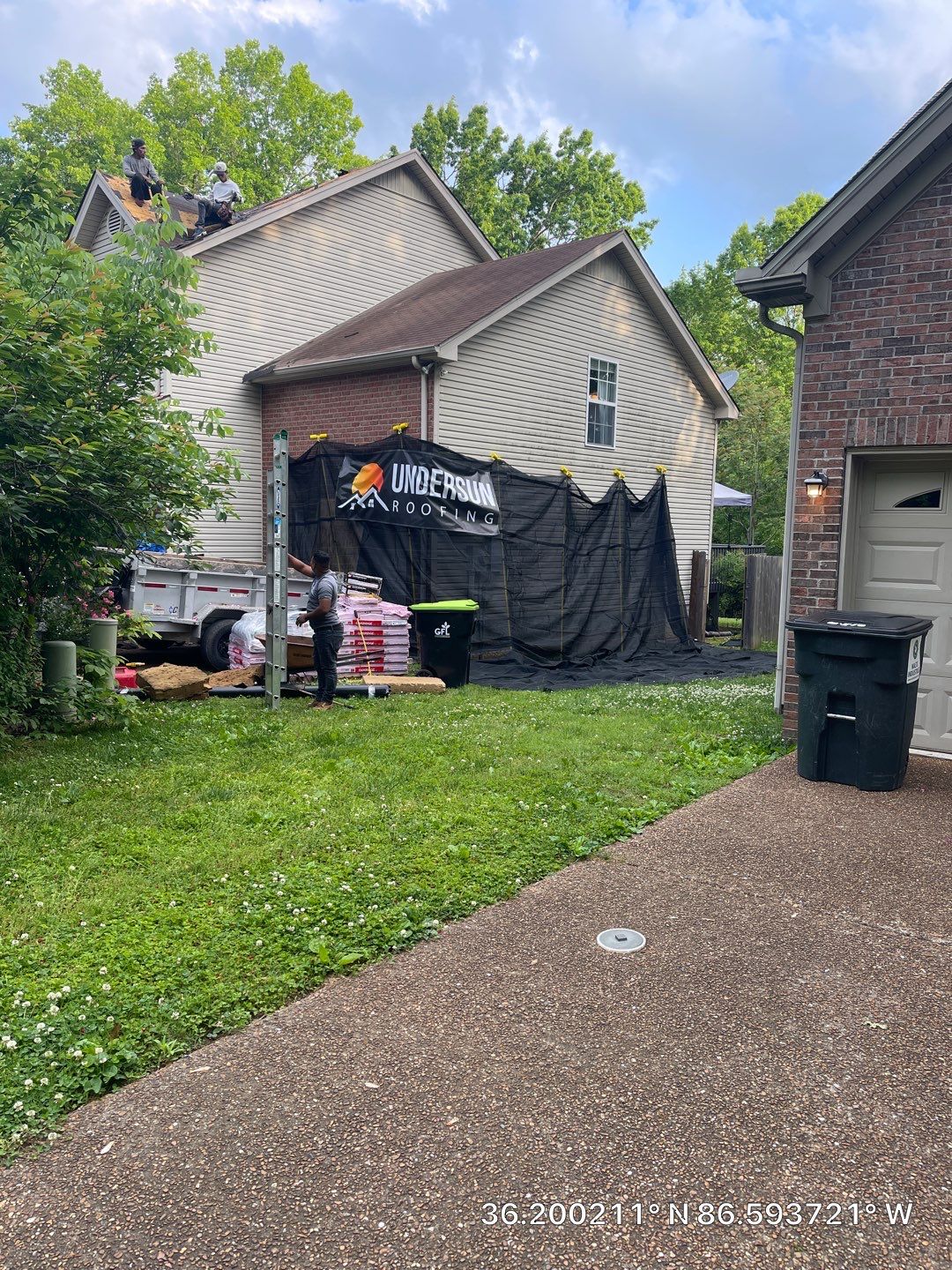 Residential Roofing Installation using Owens Corning Oakridge Roofing System by Undersun Roofing 