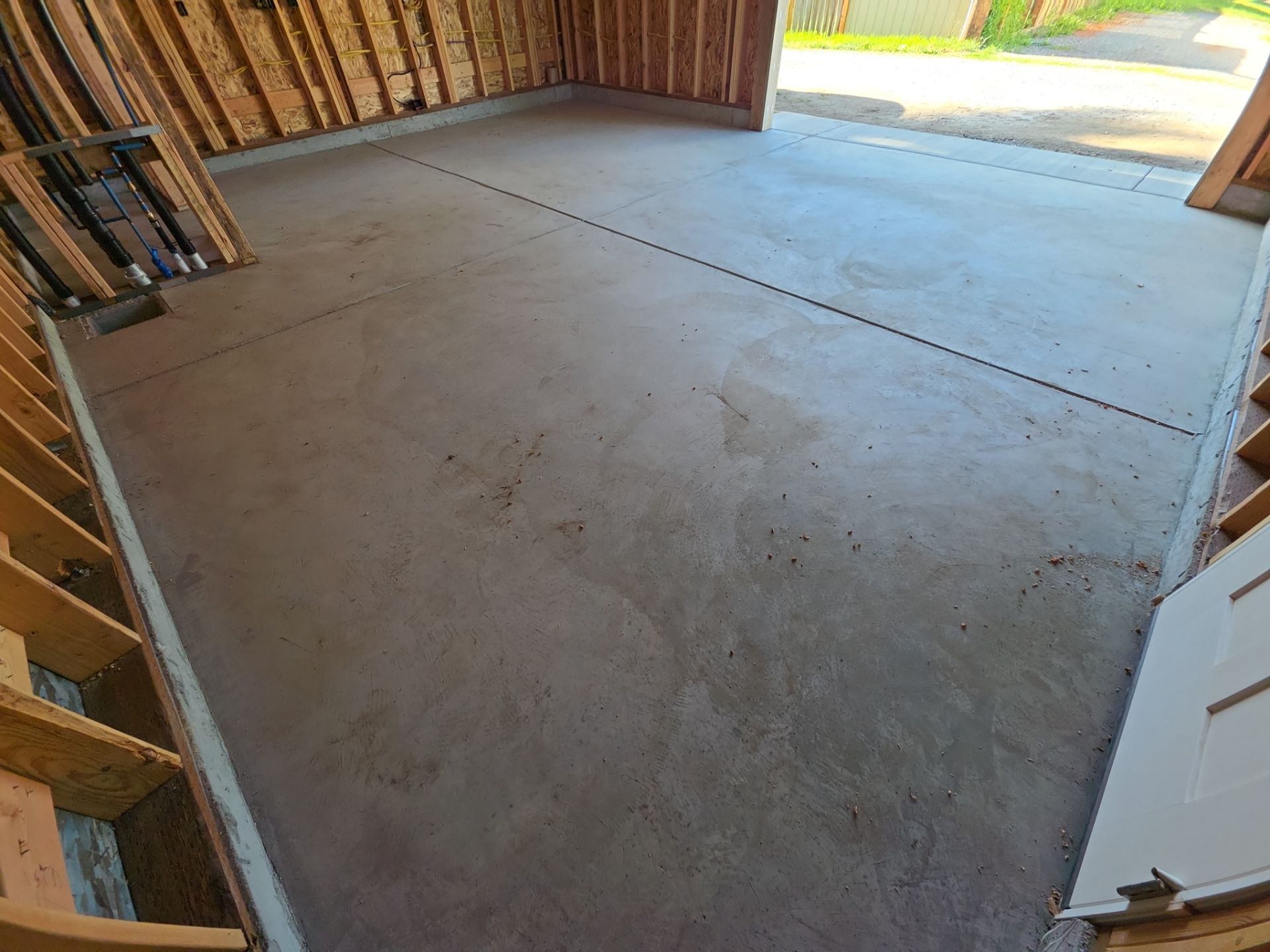 Plateau Hybrid Polyaspartic Garage Floor Coating in Coeur d'Alene by Croc Coatings, LLC