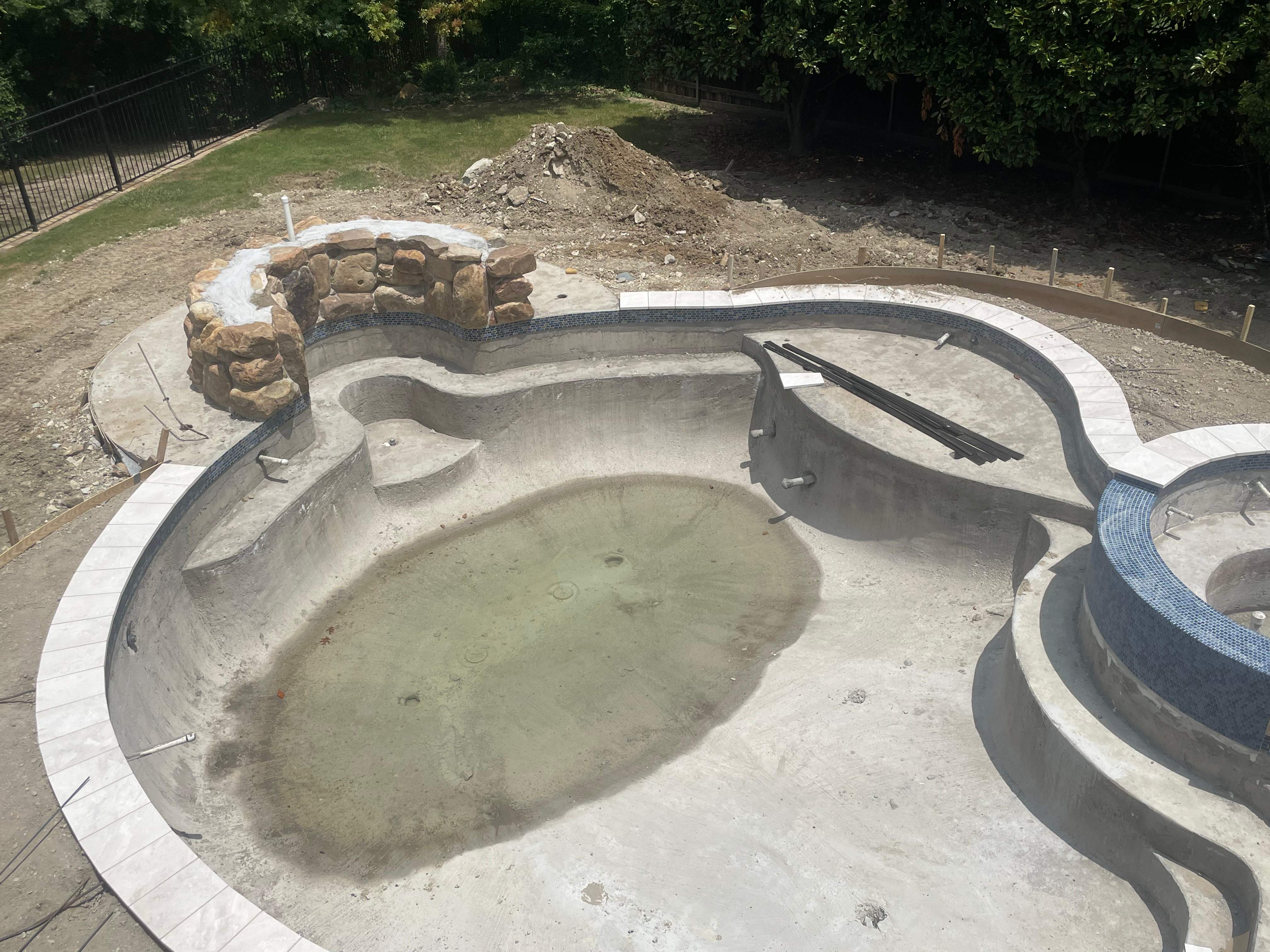 Large Freeform Resort-Style Pool by Pinnacle Pools and Spas - DFW