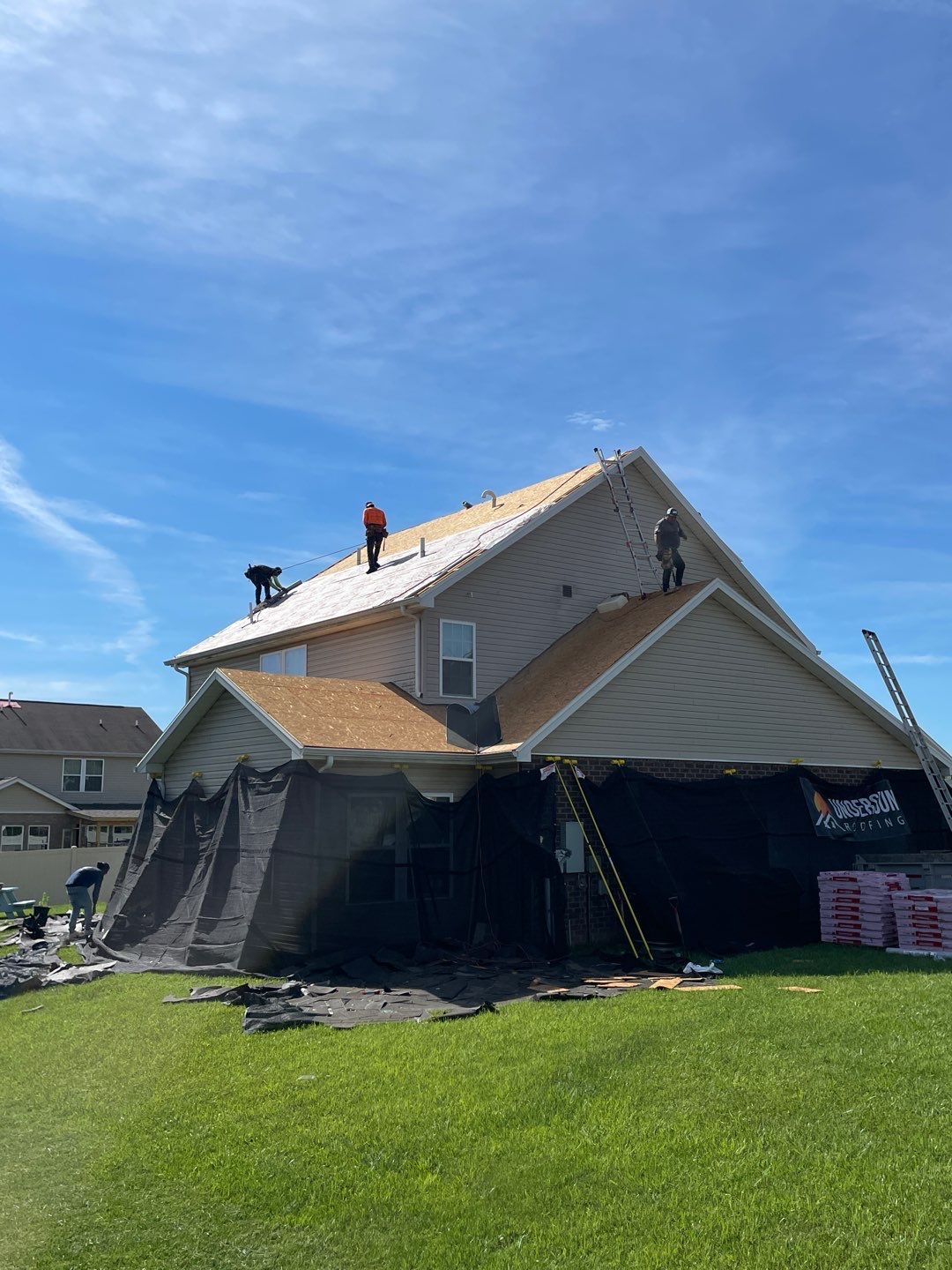 Residential Roofing Installation using Owens Corning Oakridge Roofing System by Undersun Roofing 