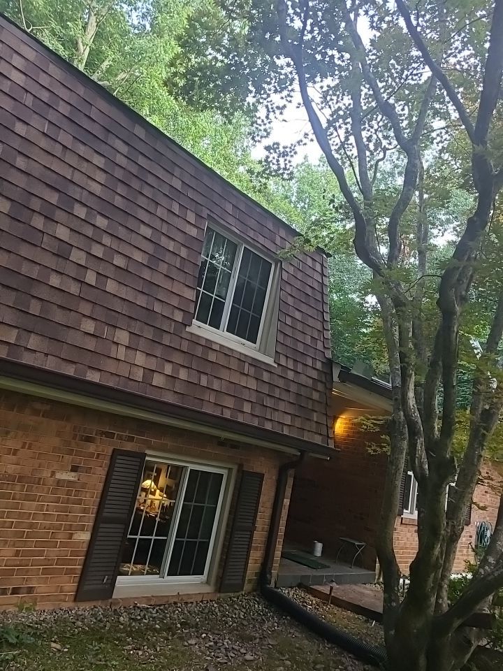 Fairfax Station: CertainTeed Landmark Pro Designer Shingles in Max Def Resawn Shake by RM Banning, Inc.