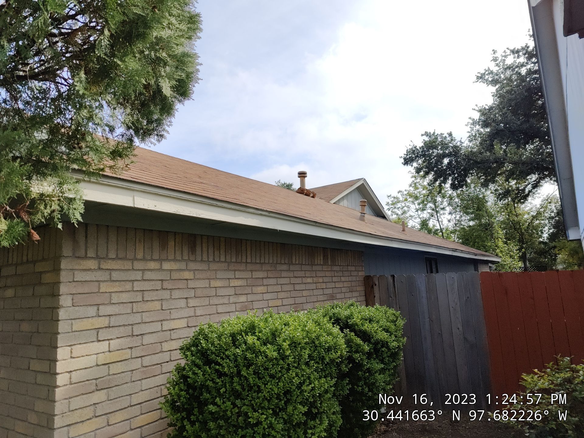 Residential Roofing Installation using Owens Corning Oakridge Estate Grey by DeZign Roofing & Exteriors