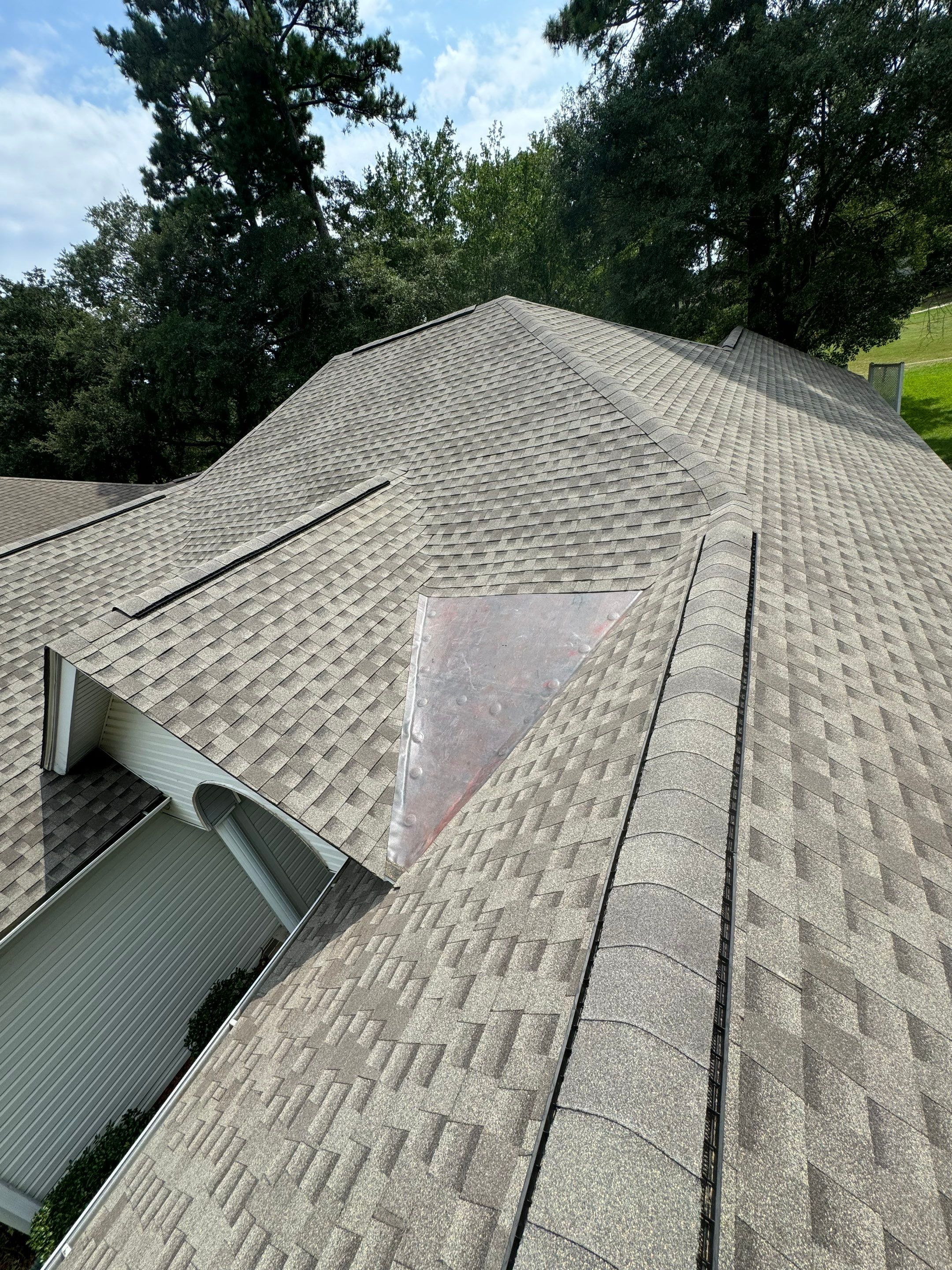 GAF HDZ - Weathered Wood by Linta Roofing Inc