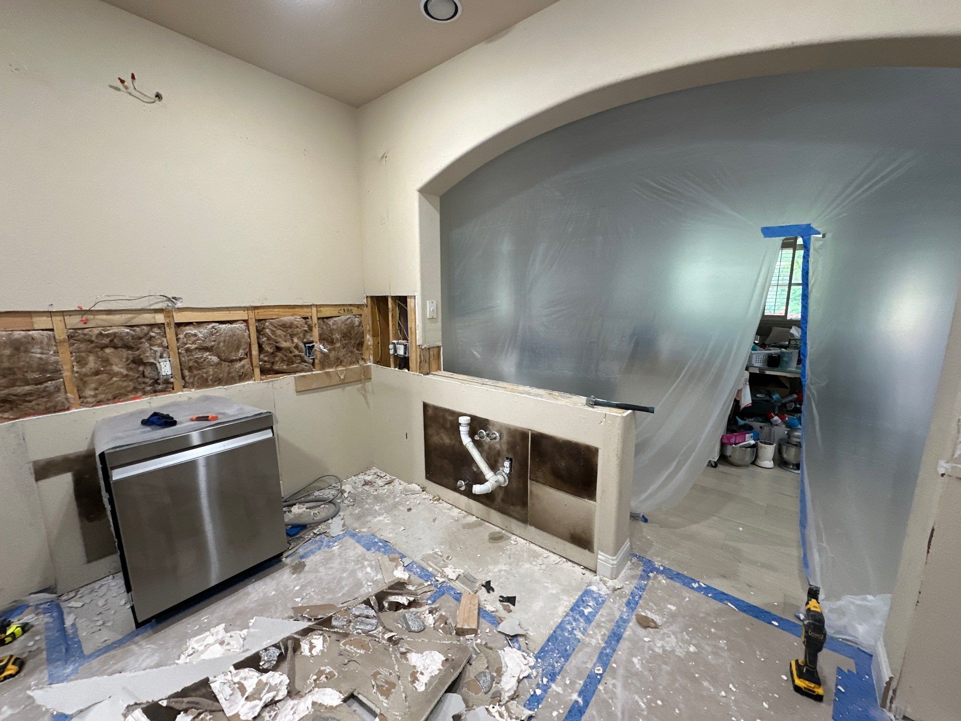 Layout-Loving Kitchen Refresh: Stunning Update in 14 Days Flat by Tibi Soli LLC