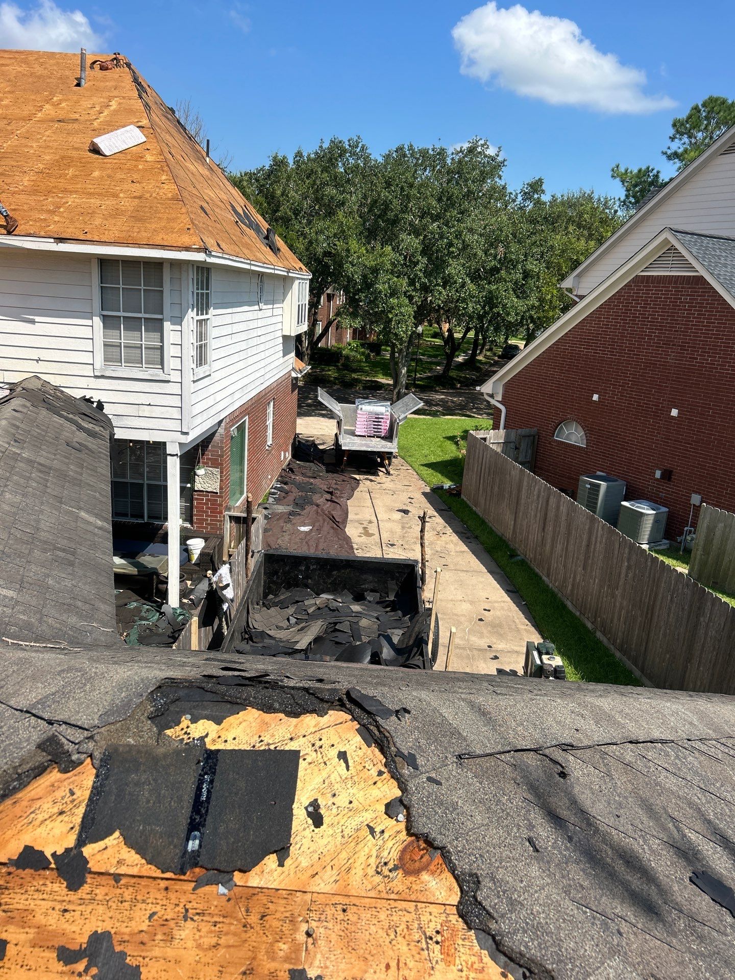Residential Roofing Installation using Owen's Corning Duration (Lifetime) Shingles by Roof Repair Company
