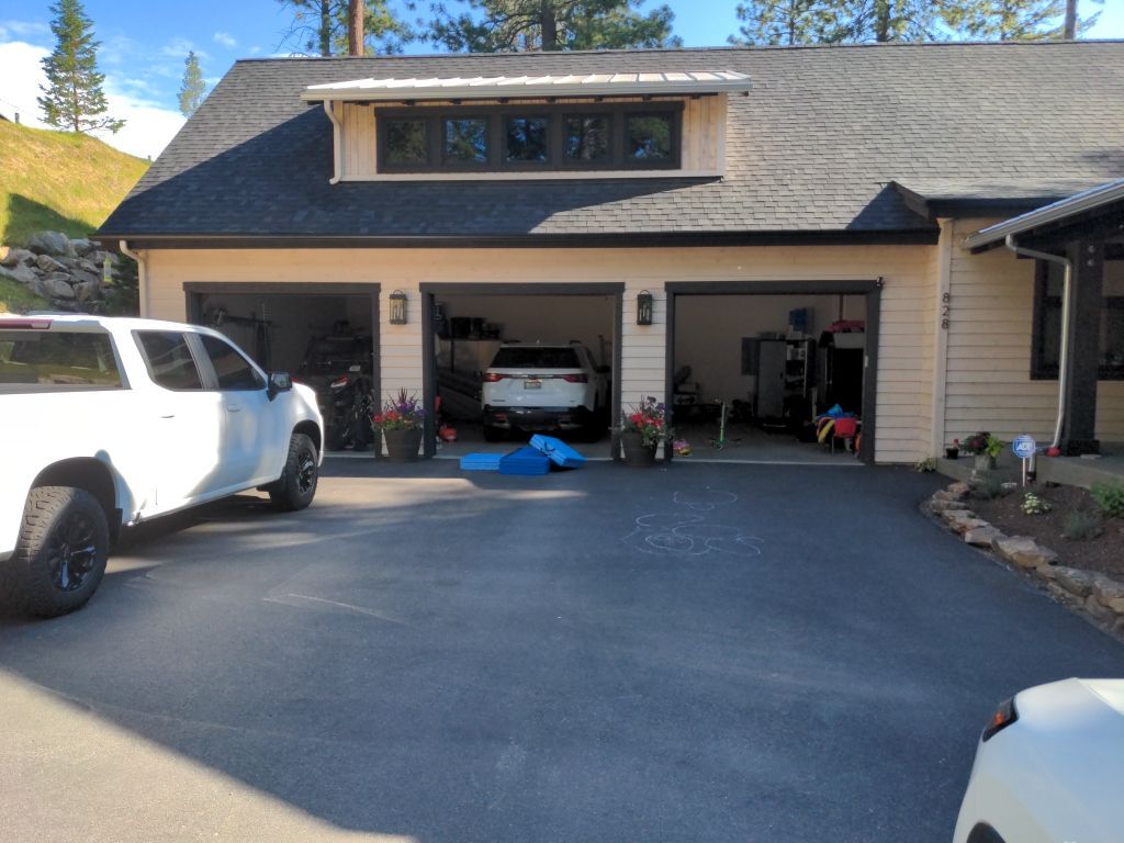 Driftwood Flake Garage Floor Transformation in Coeur d'Alene by Croc Coatings, LLC
