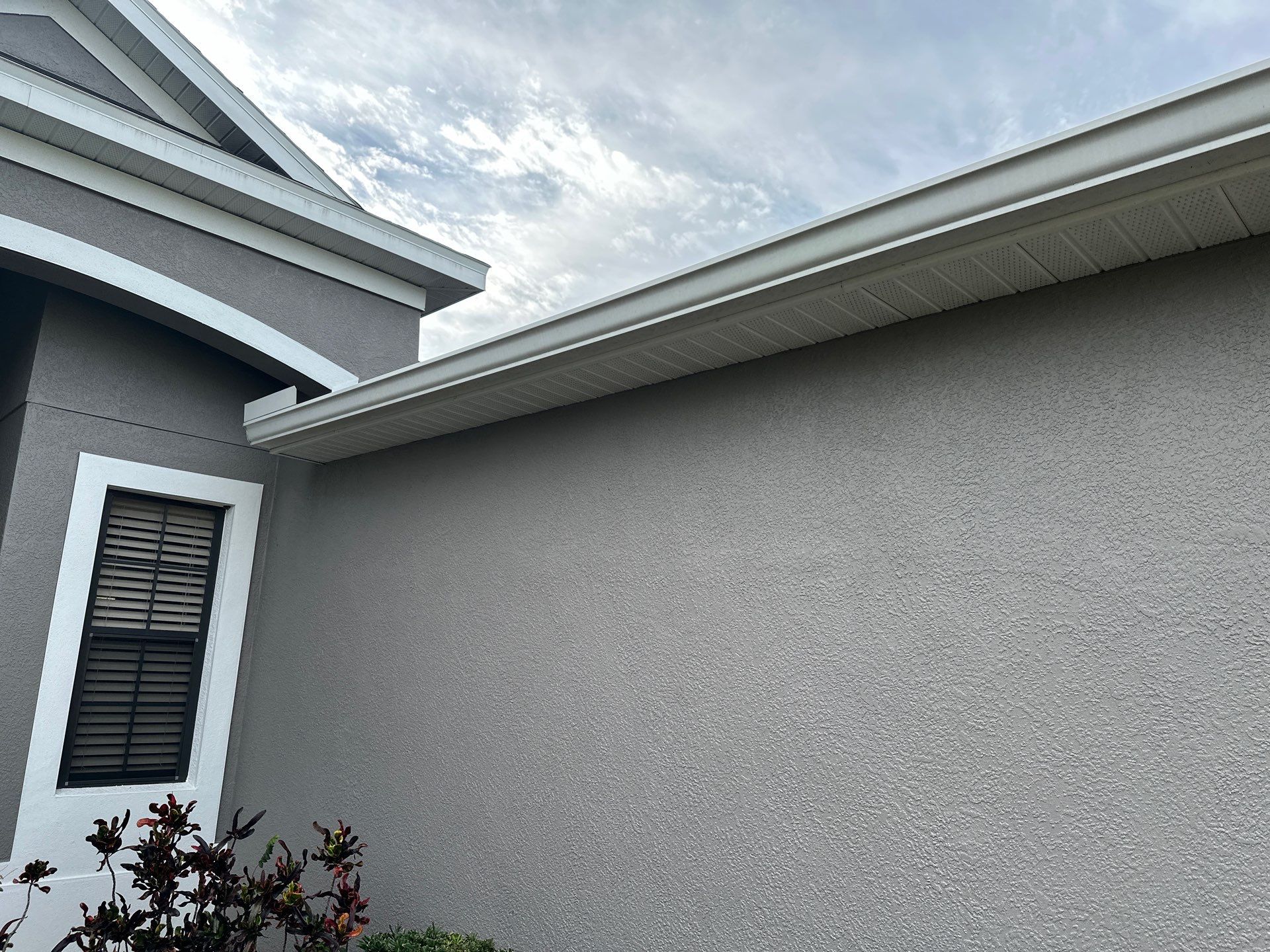 House Wash, Lanai Cleaning, and Driveway Cleaning by Sunshine AquaWash