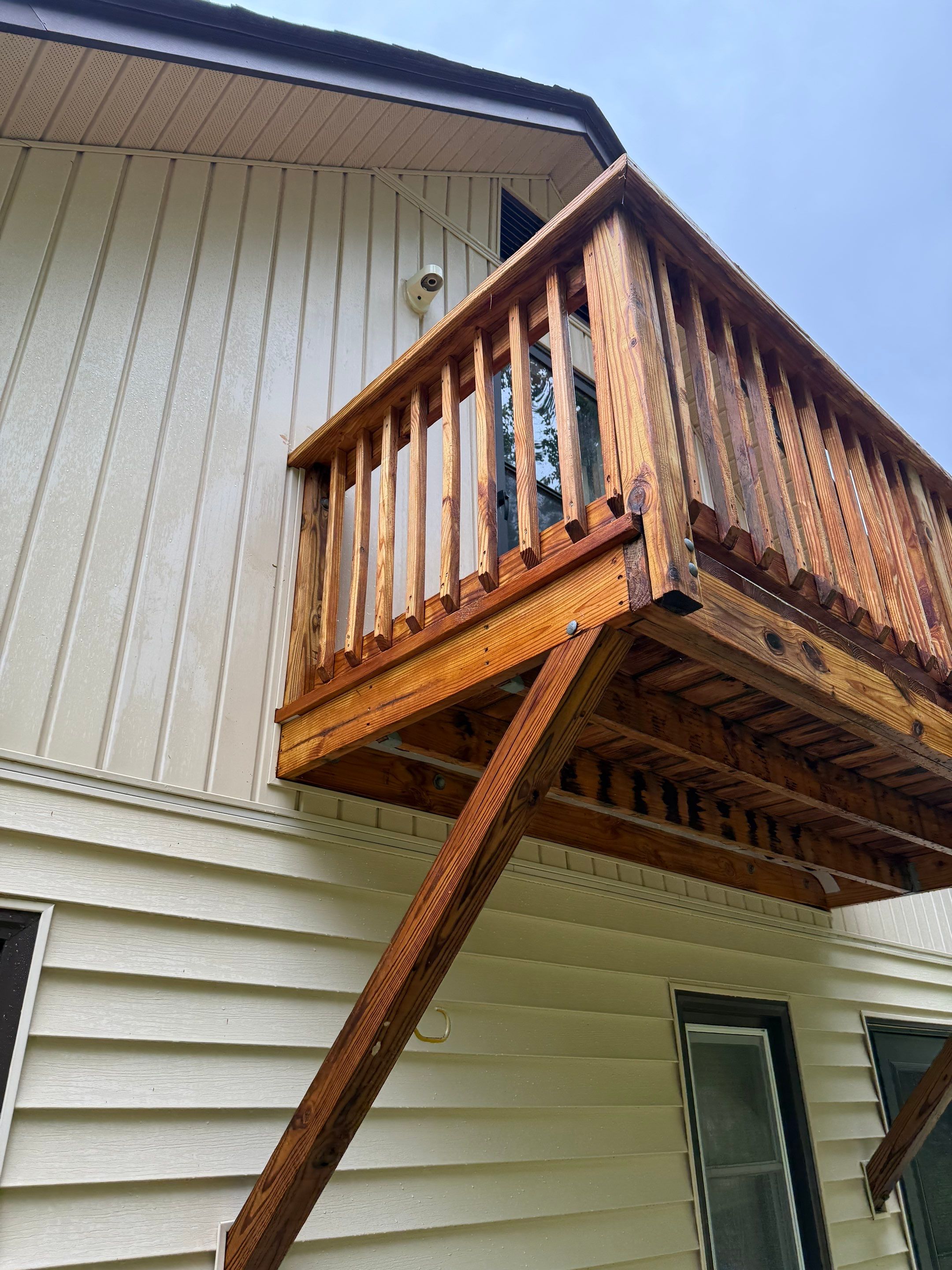 Wood Deck using Wood Sealant by DuraSeal