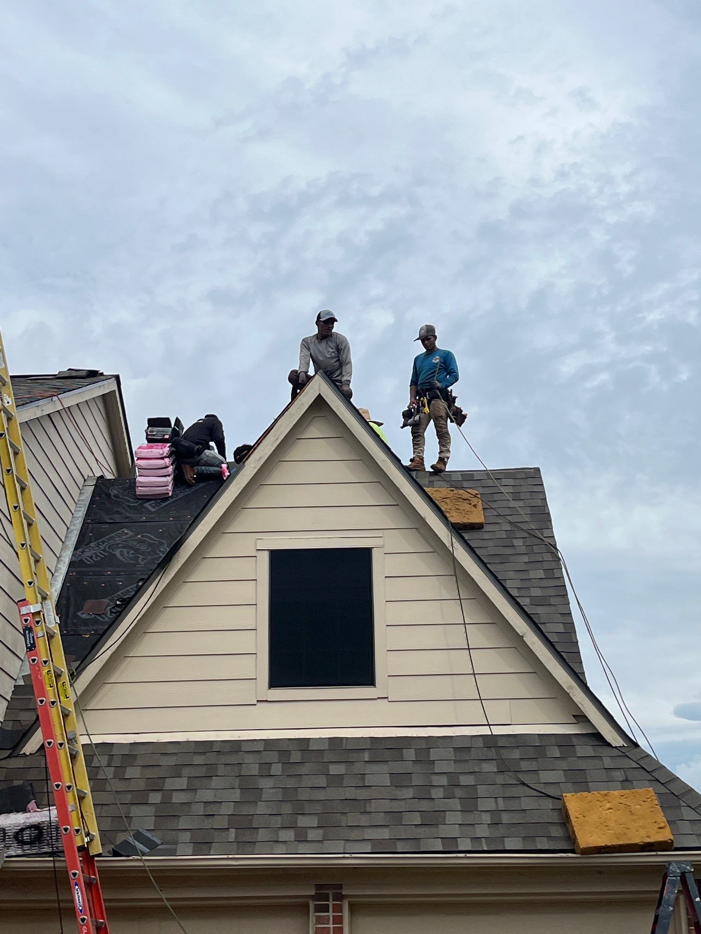 Residential Roofing Installation using Owen's Corning Duration (Lifetime) Shingles by Roof Repair Company