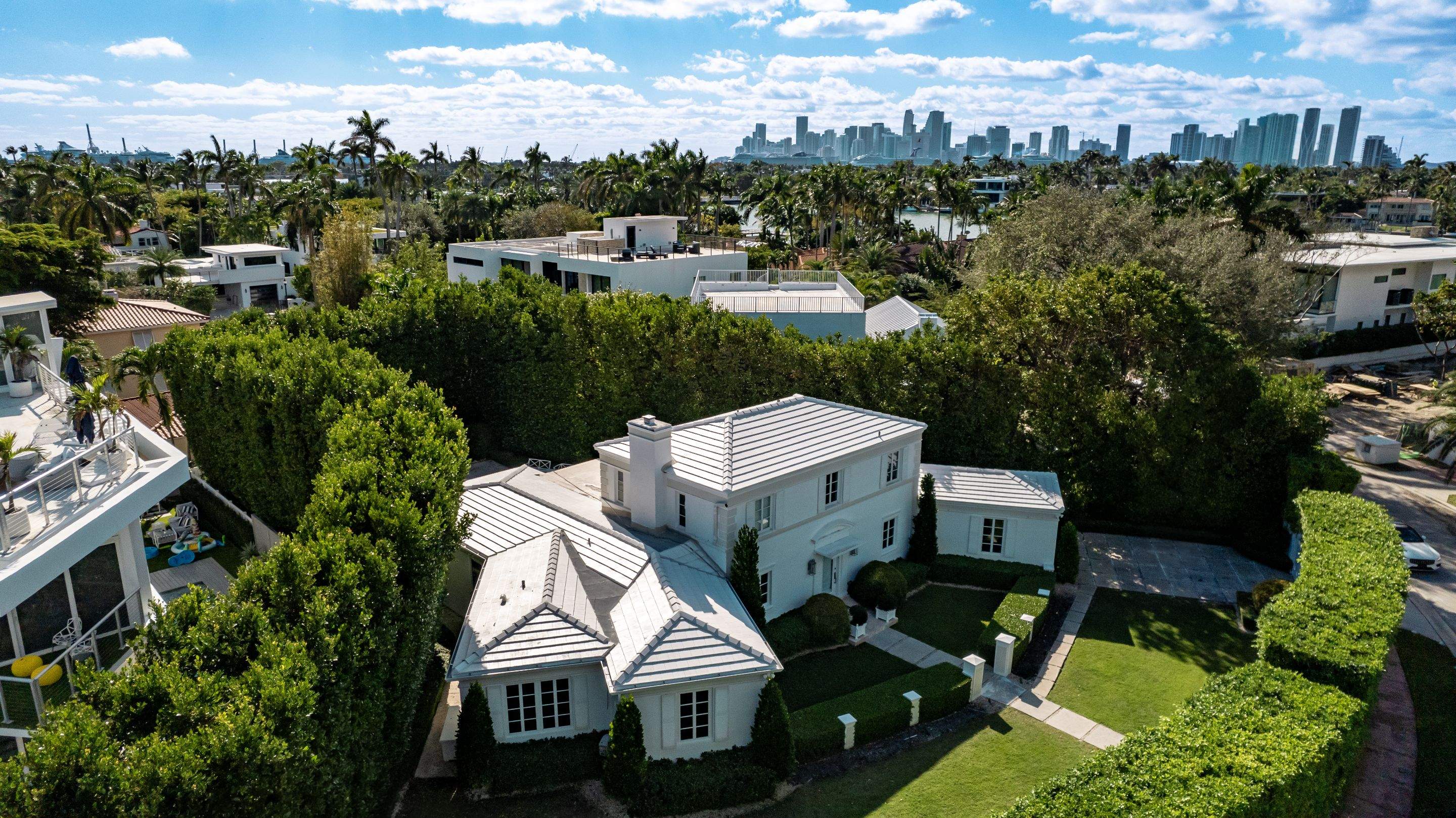 Crown - Windsor Slate - Polar White by Istueta Roofing