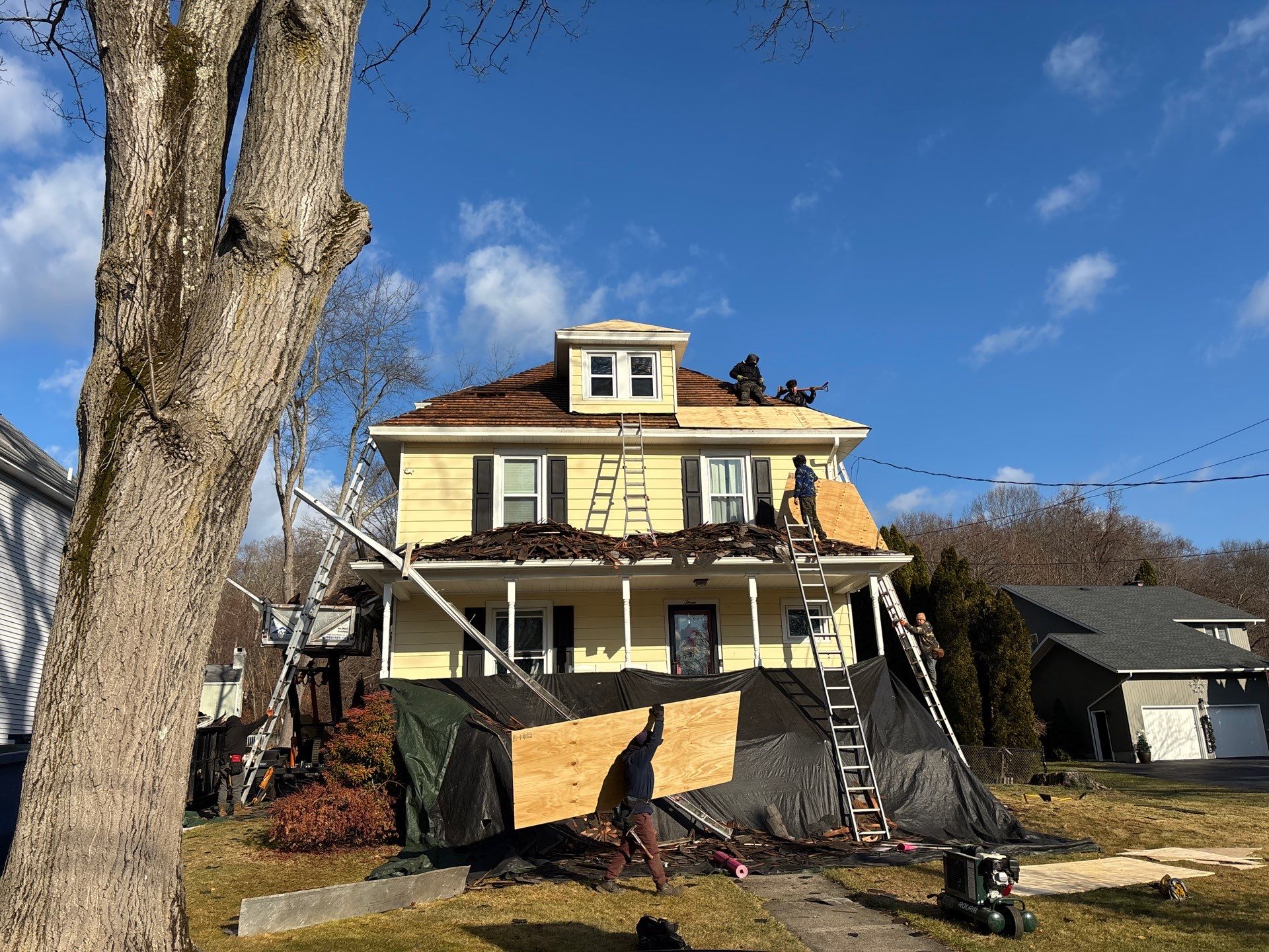 Residential Roof Replacement and Vinyl Siding Installation in Ansonia by A Plus Exterior