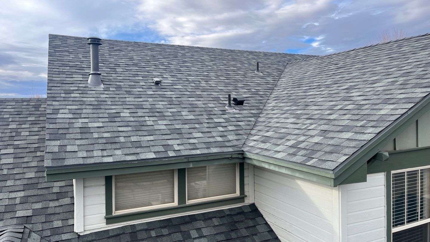 Fresh Roof, Fresh Vibes in Hobble Creek – Oakridge Estate Gray Perfection by ID Roofing LLC