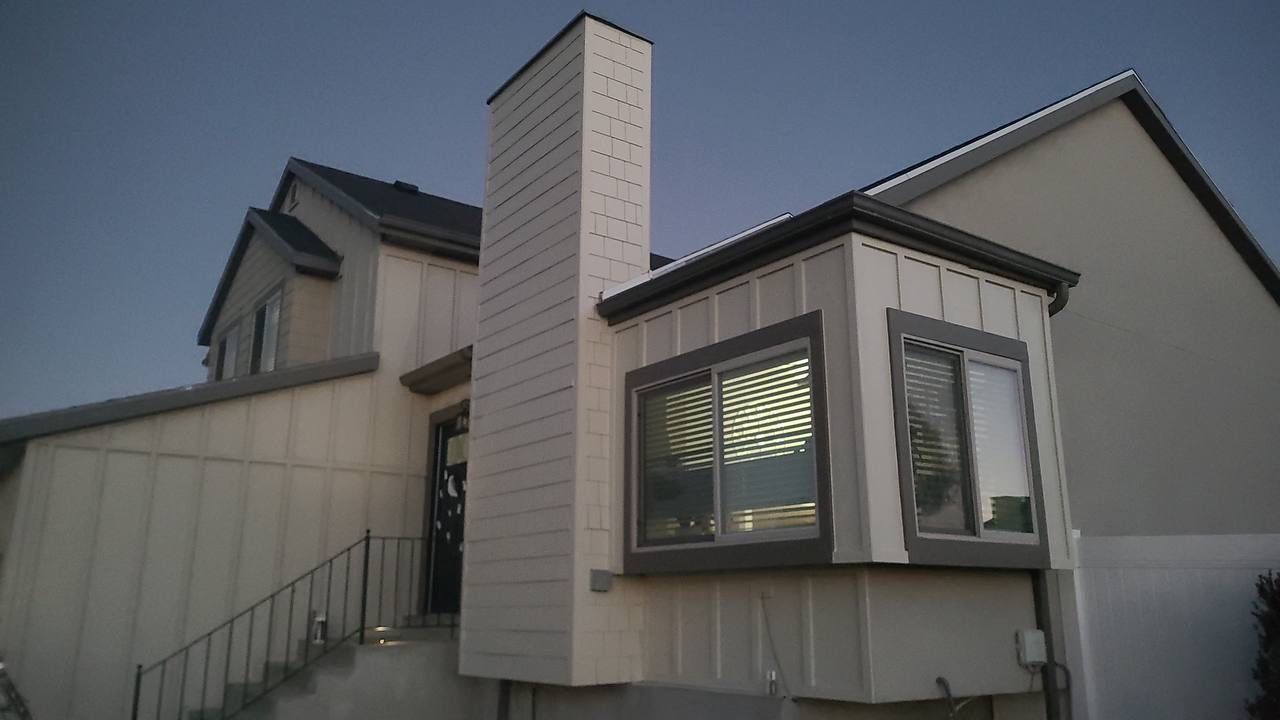 Riverton | Hardie Shingle & B&B Accent | Navajo Beige by Ideal Siding Utah