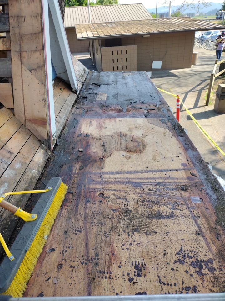 Cedar Shake Install using #1 Blue Label Cedar Shingles for the Albany Visitors Association  by Orezona Building & Roofing Company, Inc.