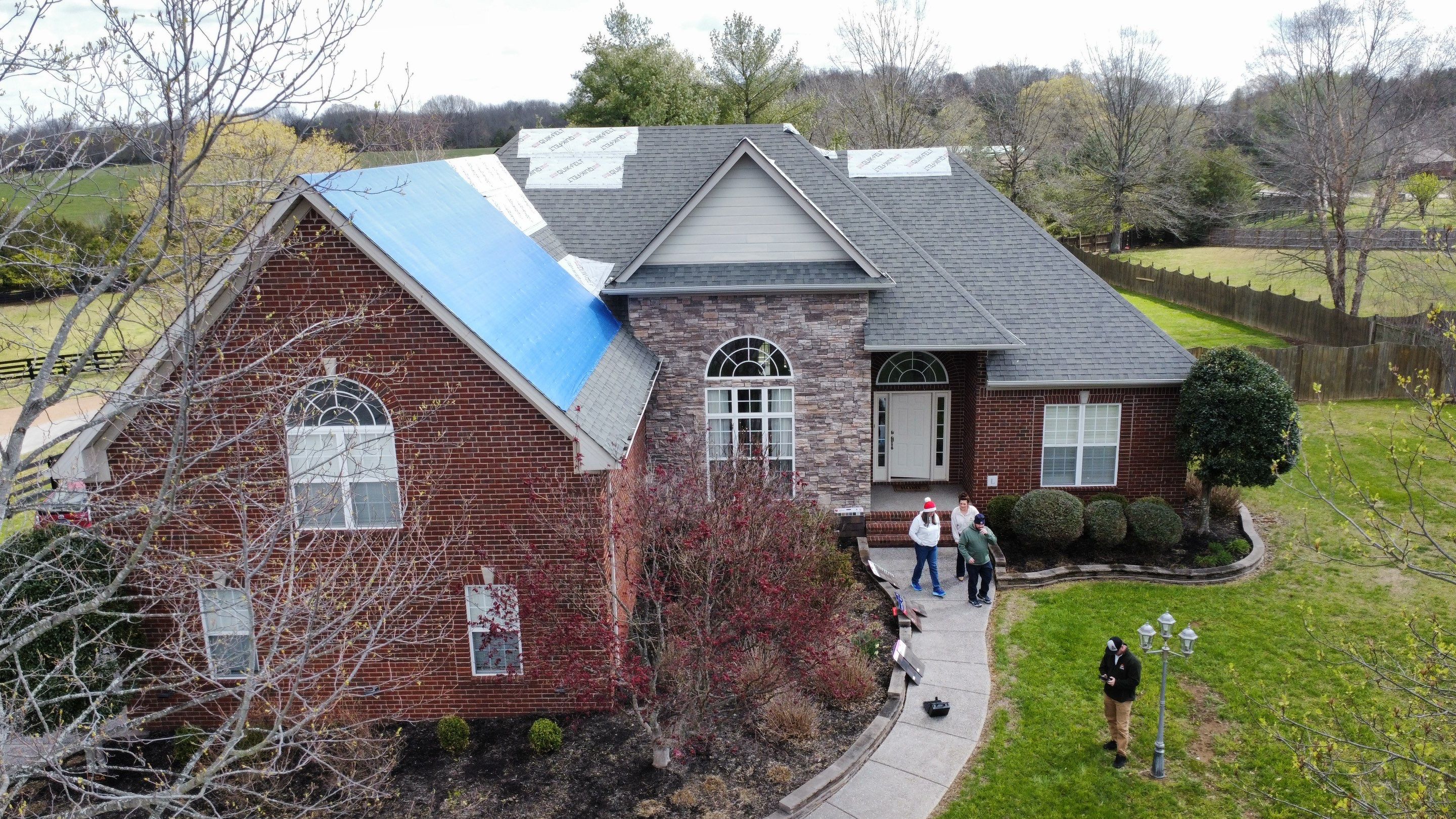 Owens Corning Duration in Teak by Undersun Roofing 