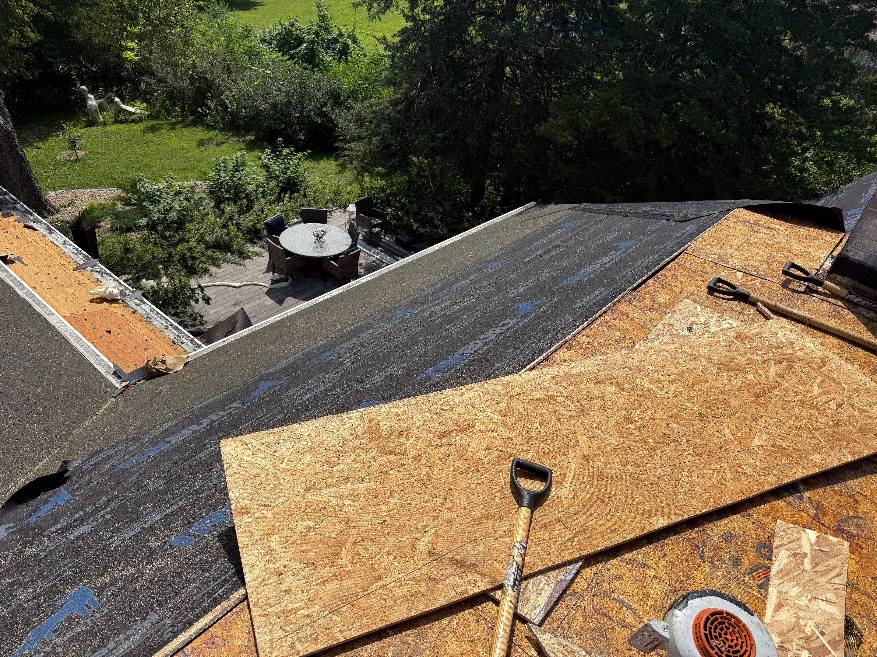 Asphalt Shingle and EPDM Membrane Roof Installation in Mineola by Star Home