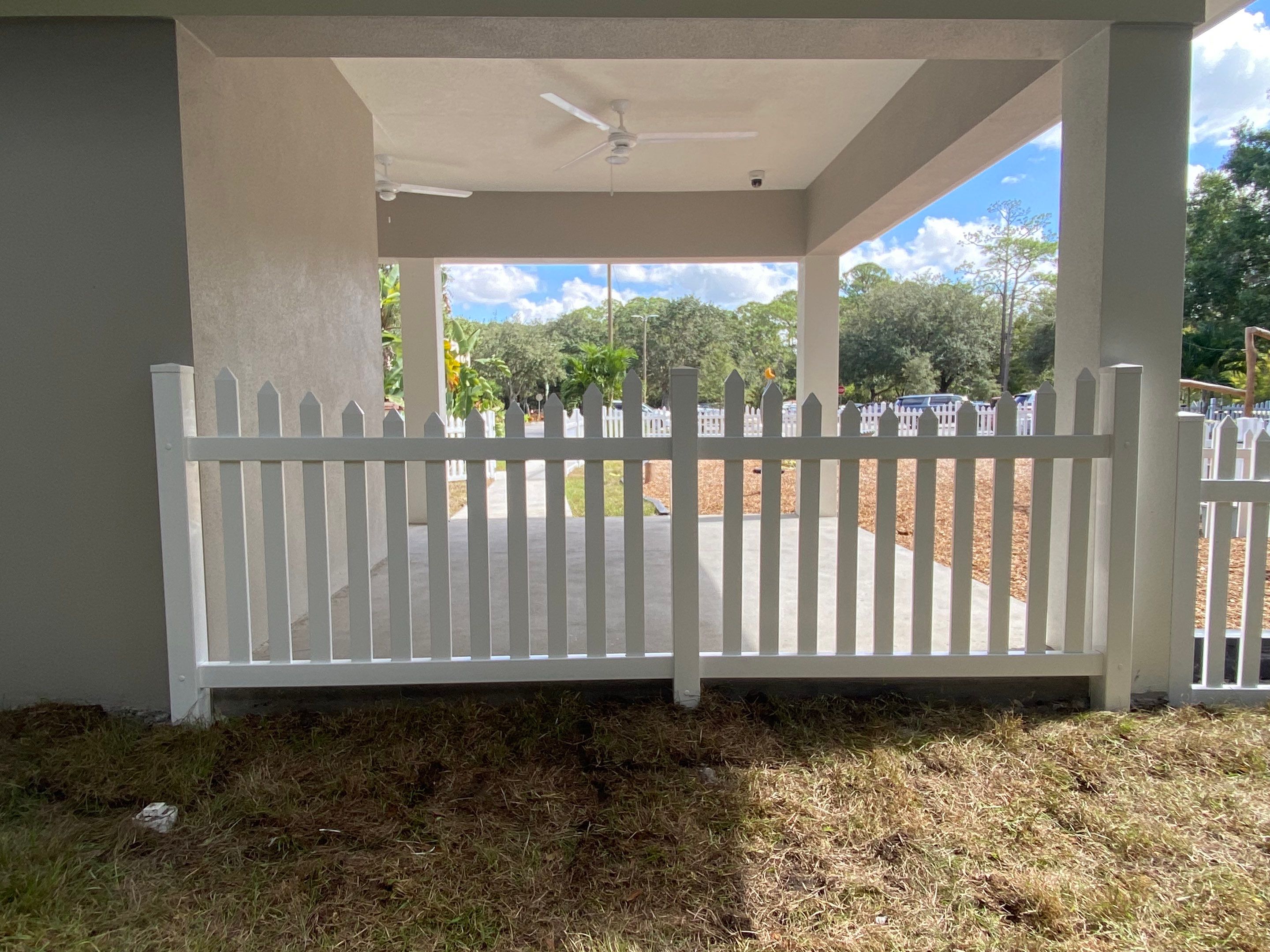 Bradenton, FL  4 ft. Tall Concave Vinyl Picket Fence by Asap fence and gates, LLC