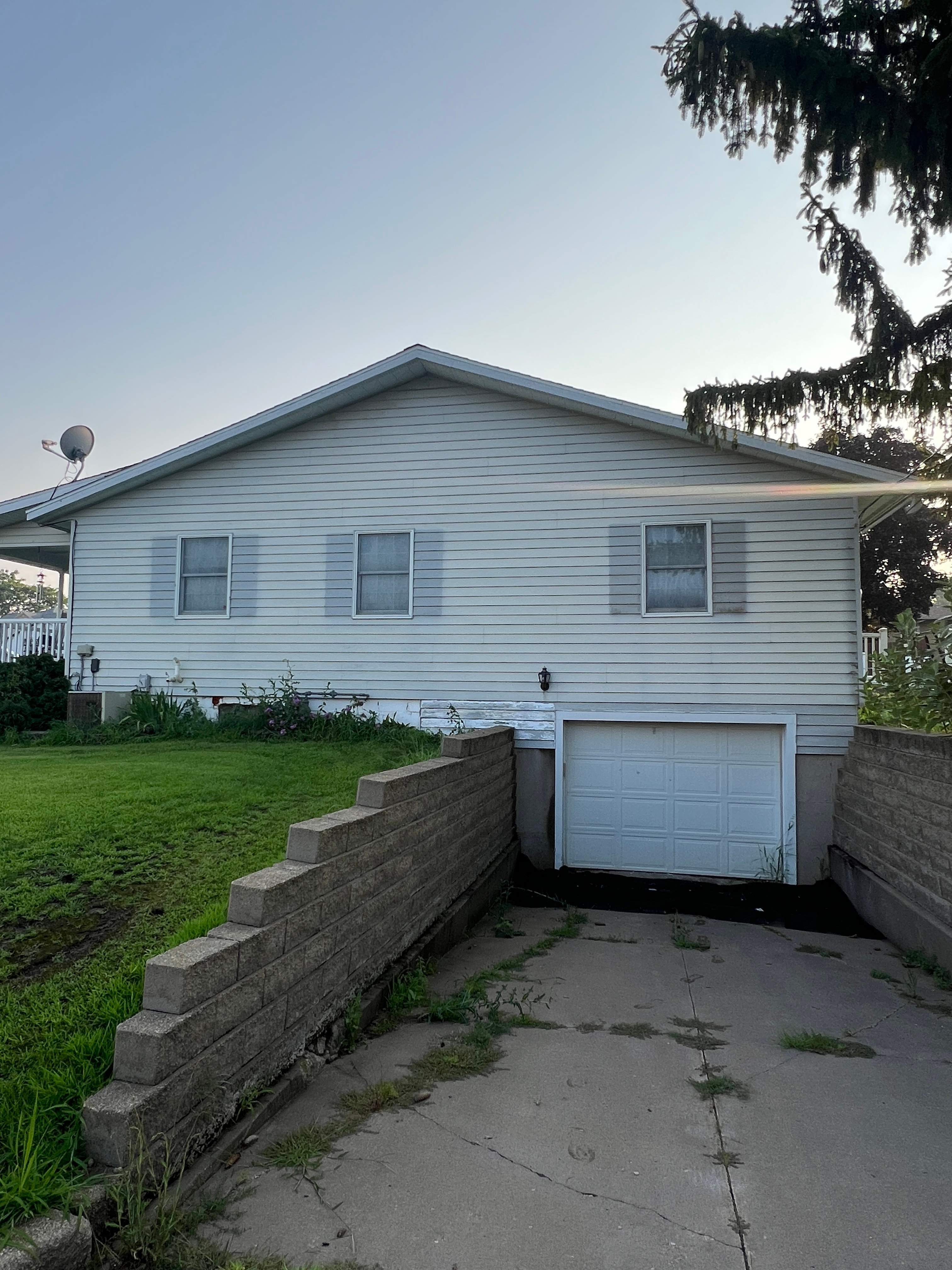 Aluminum Siding Repaint by Grandview Painting