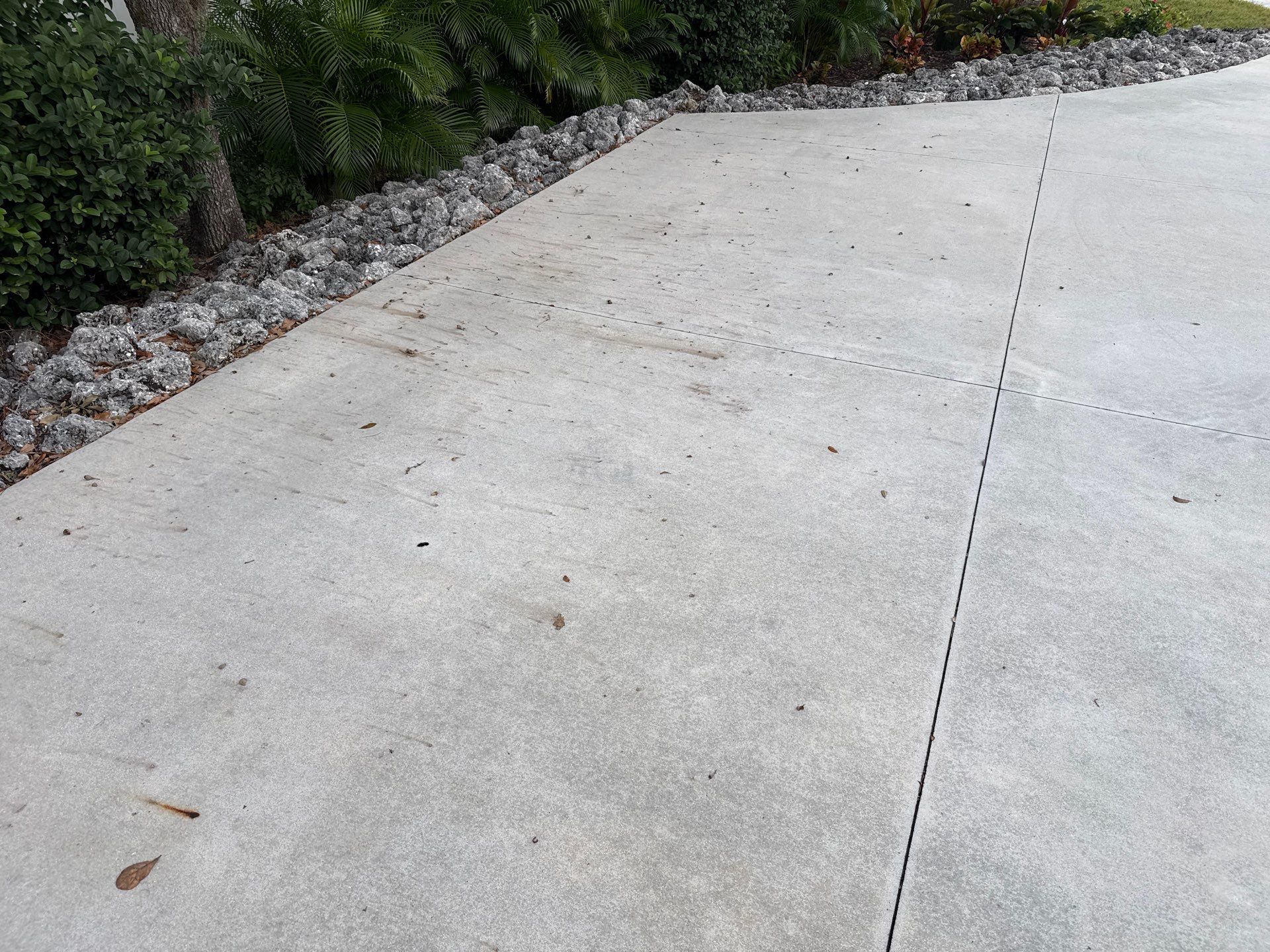🏡 Large Concrete Driveway & Sidewalk Cleaning – Winding River Community, Bradenton, FL by Sunshine AquaWash
