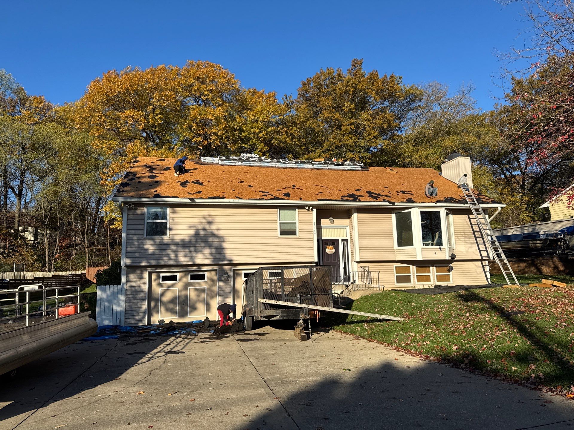Had a storm and now a new roof! by EEC  Windows, Siding & Roofing 