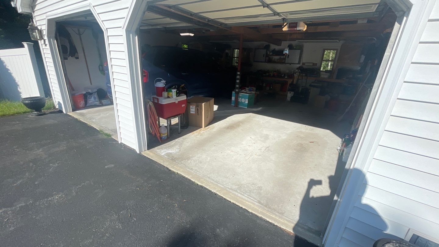 Garage in Londonderry, NH 03053 by Symphony Concrete Coatings