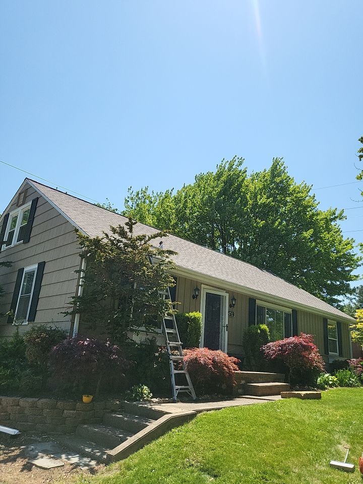 ATLAS PINNACLE COLOR: WEATHERED SHADOW by Eagle Eye Roofing