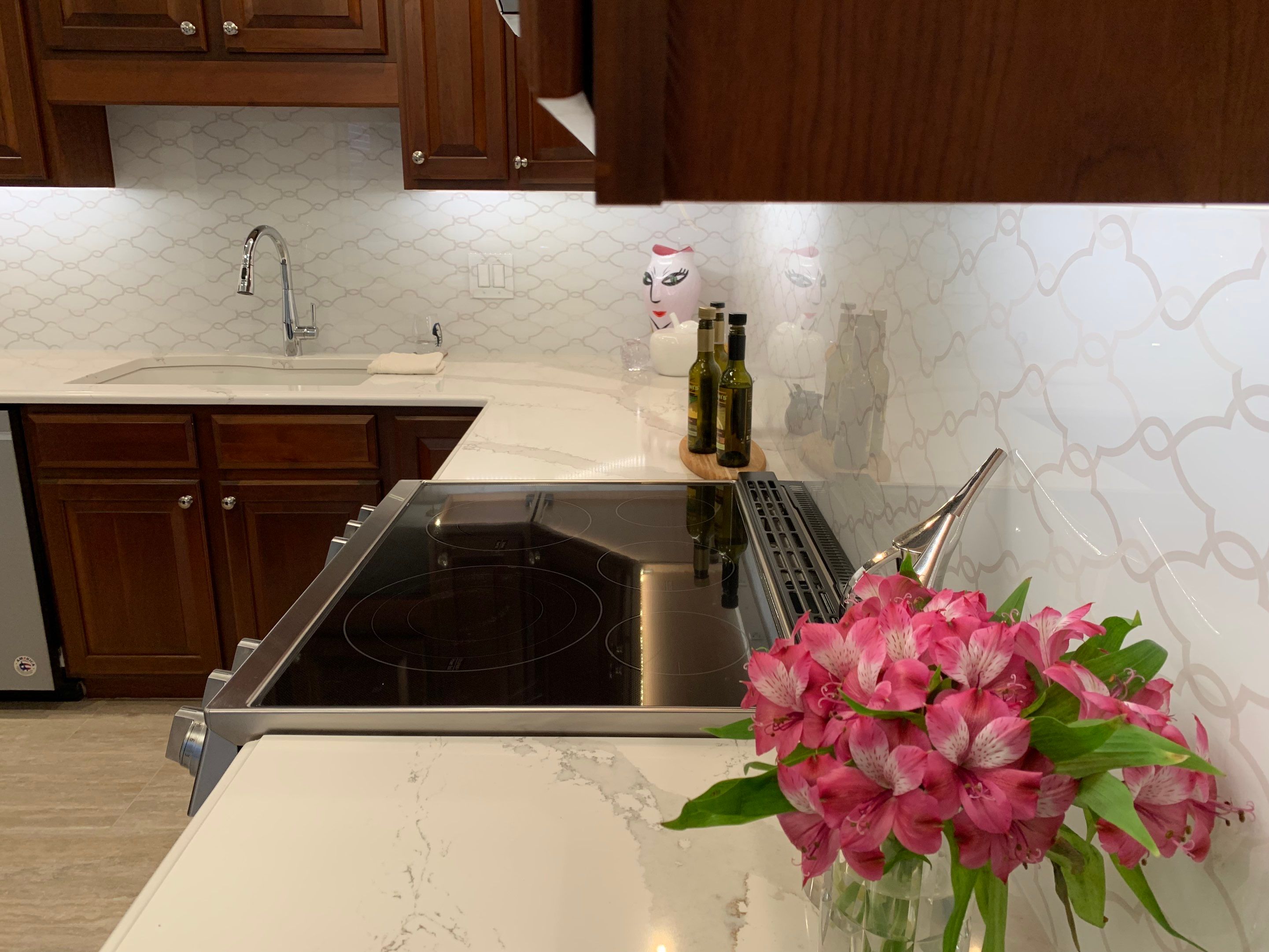 Kitchen Remodel using IMAGIO Solid Glass Backsplash Arabesque Drops by IMAGIO